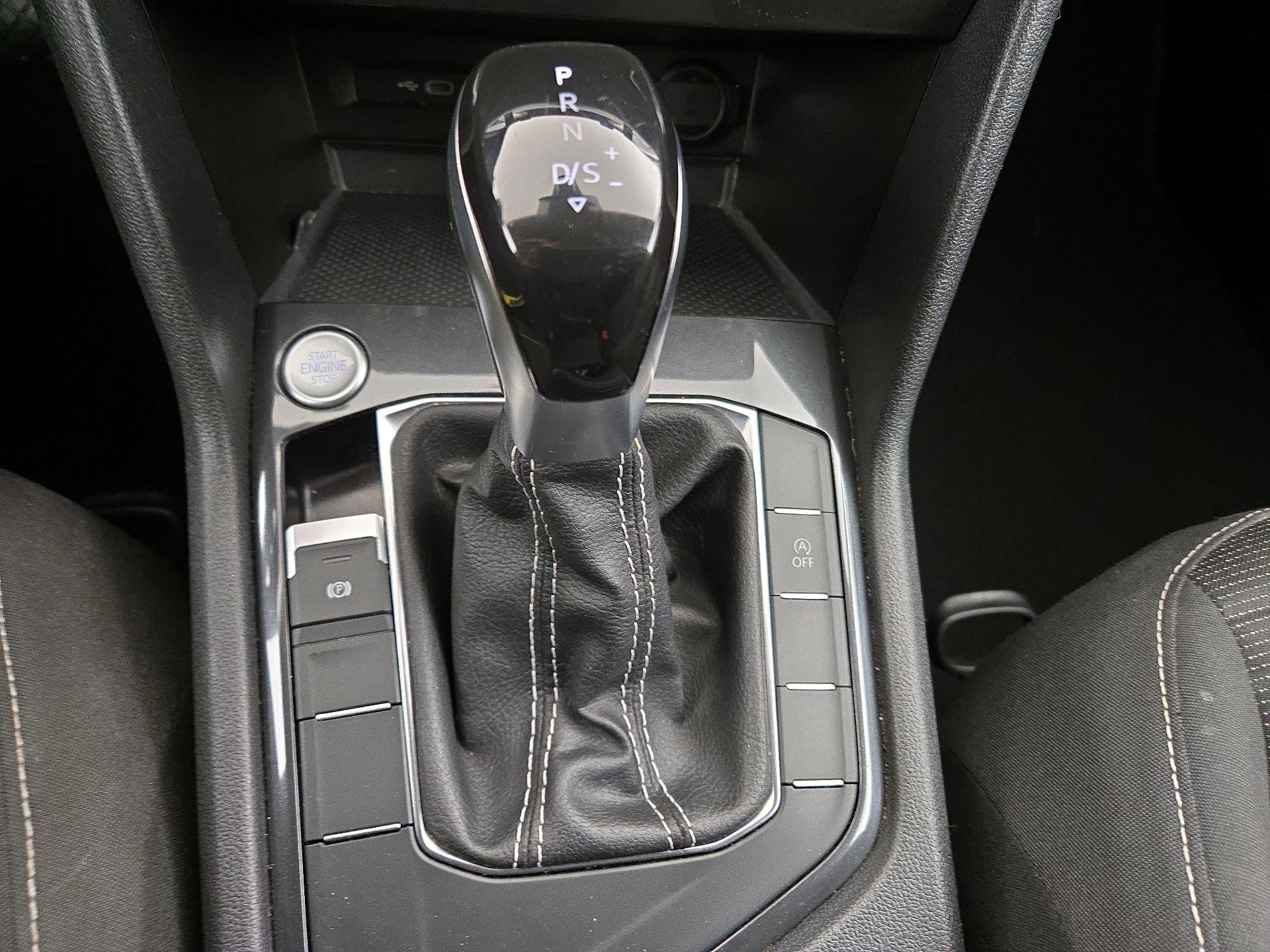 Thumbnail: 2023 Volkswagen Tiguan - 17