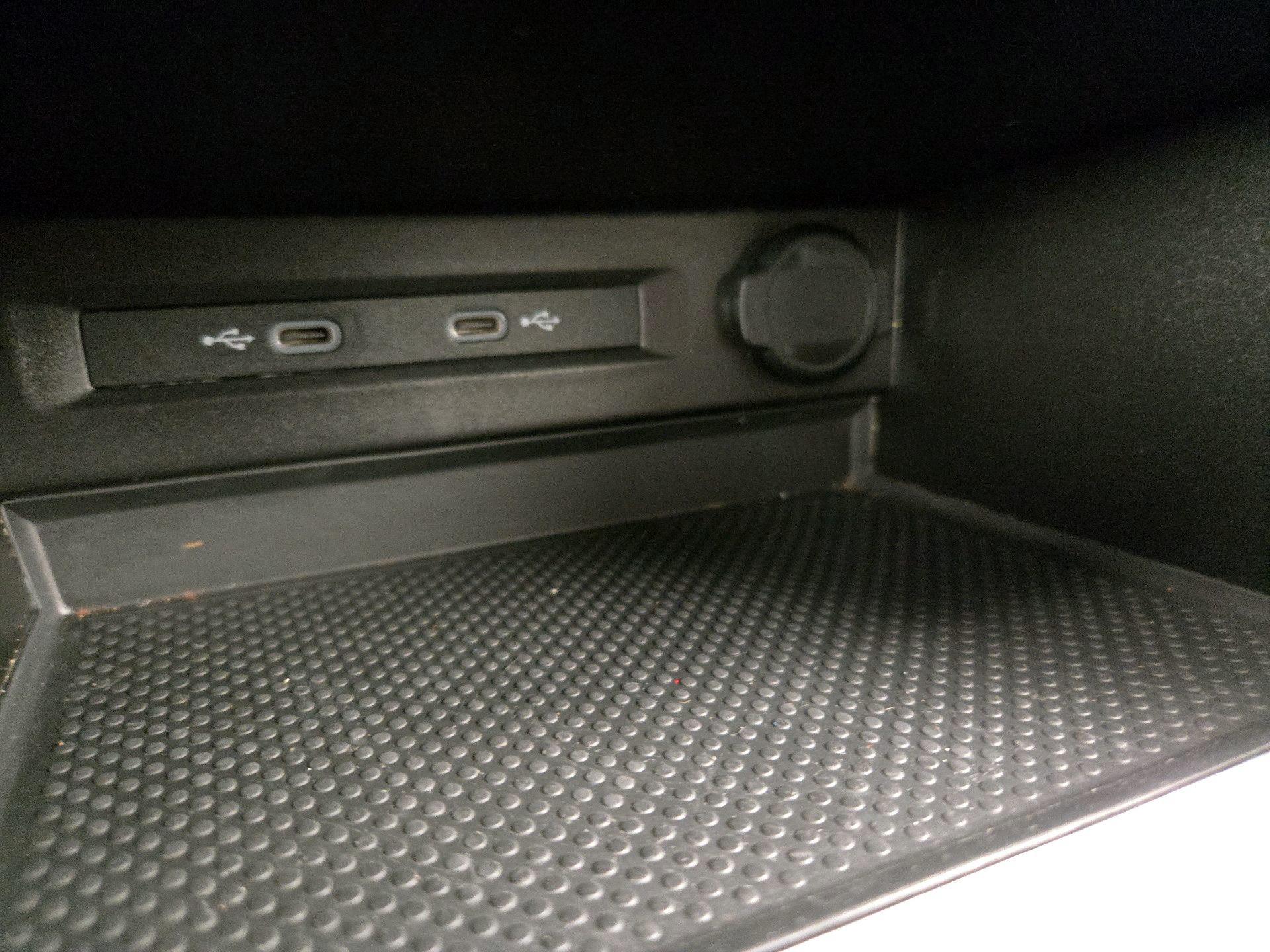 Thumbnail: 2023 Volkswagen Tiguan - 18