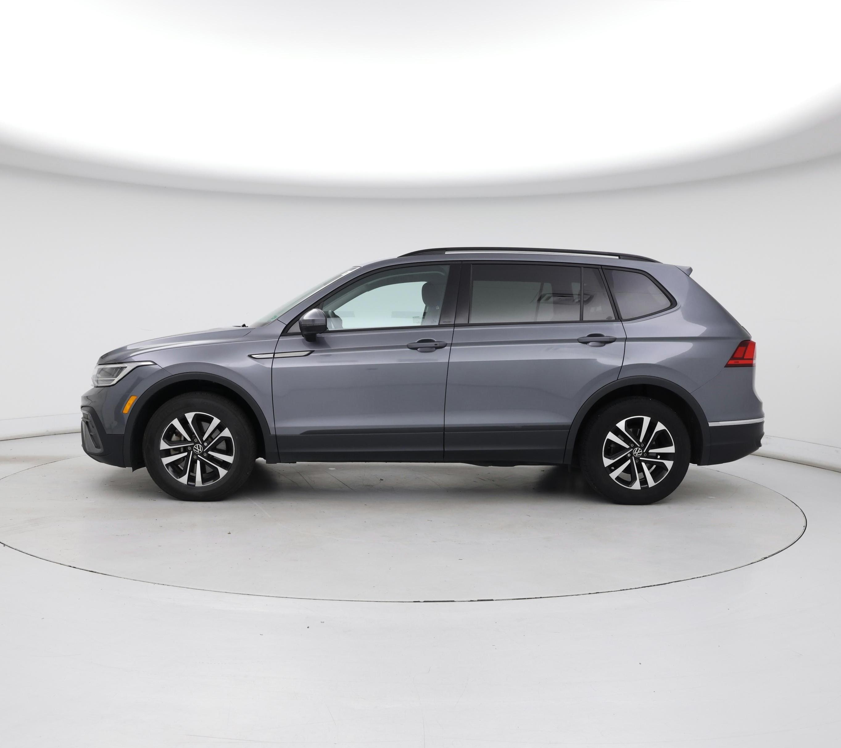 Thumbnail: 2023 Volkswagen Tiguan - 3