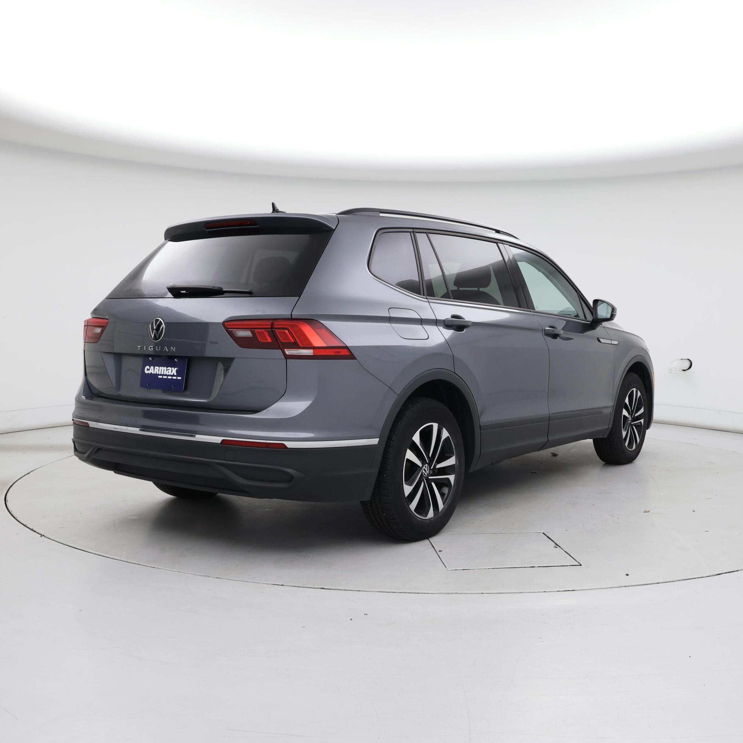 Thumbnail: 2023 Volkswagen Tiguan - 8