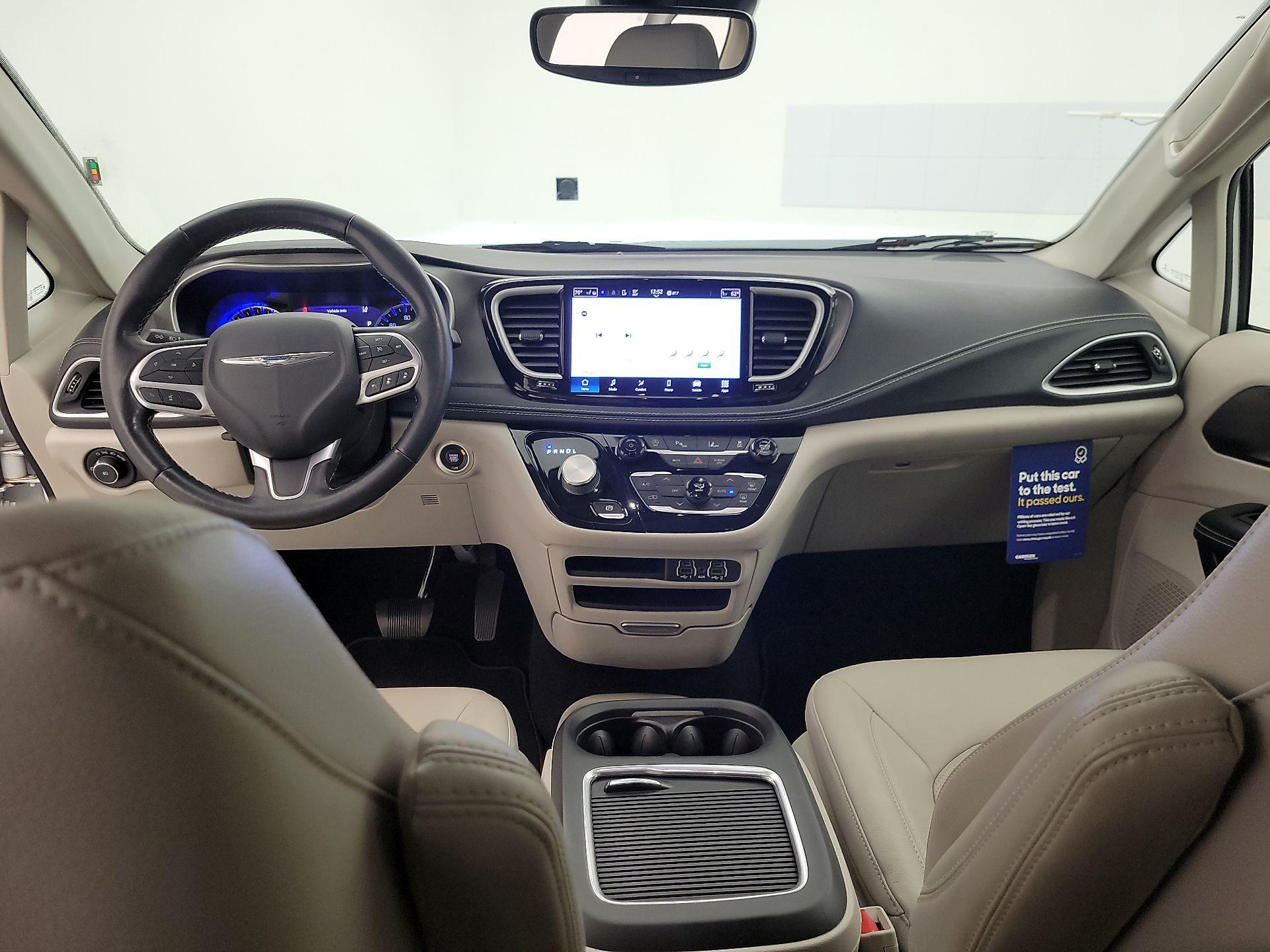 Thumbnail: 2021 Chrysler Pacifica - 9