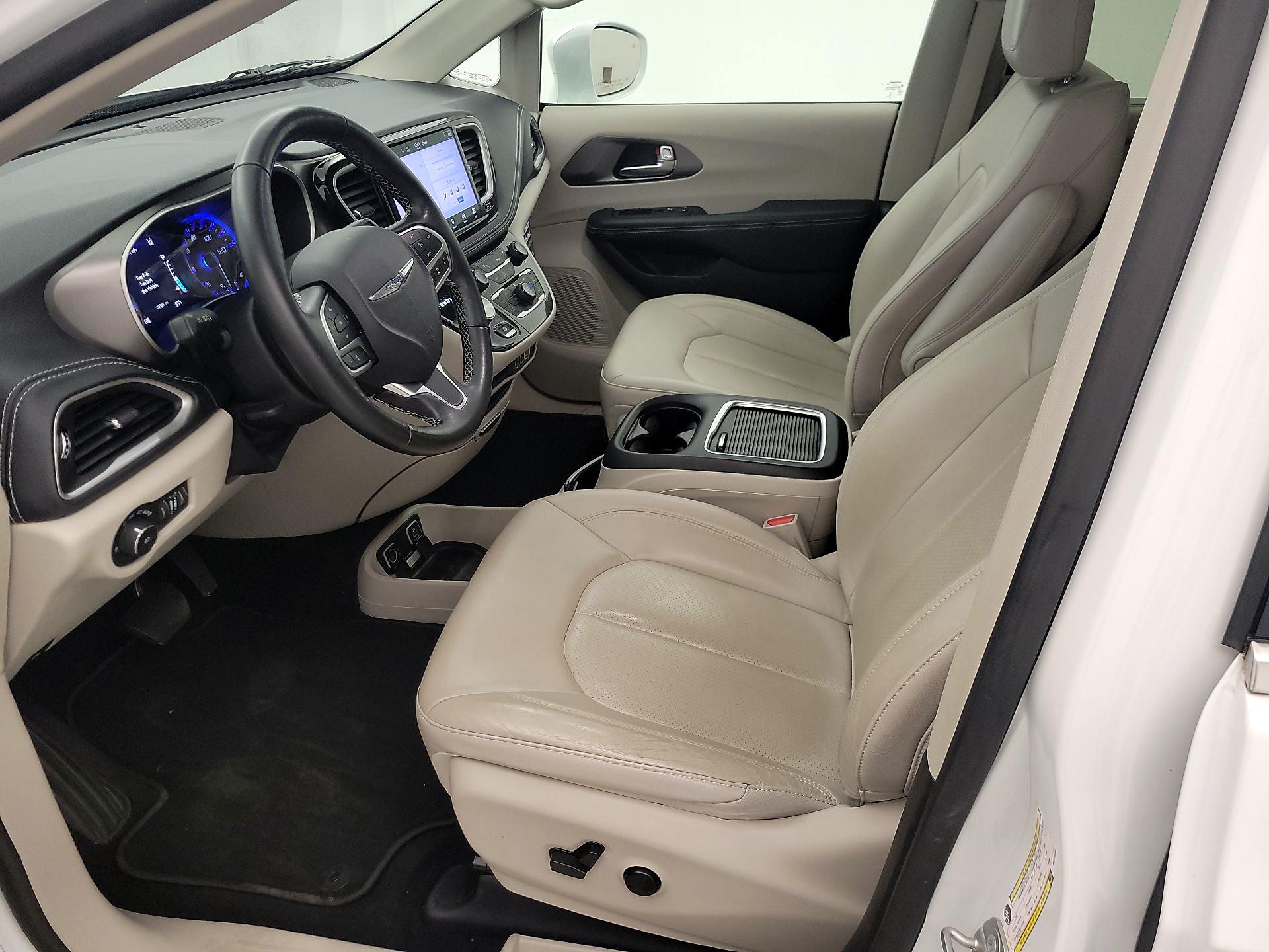 Thumbnail: 2021 Chrysler Pacifica - 11