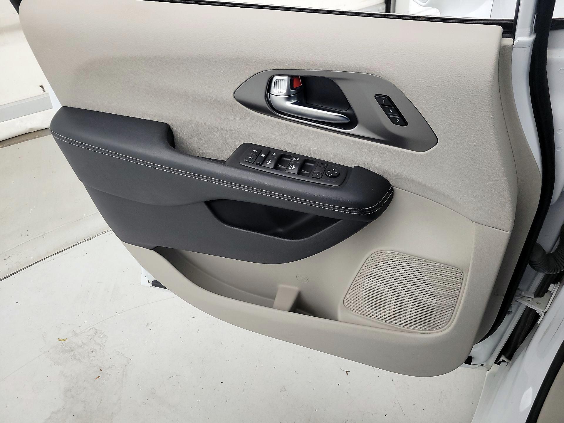 Thumbnail: 2021 Chrysler Pacifica - 12
