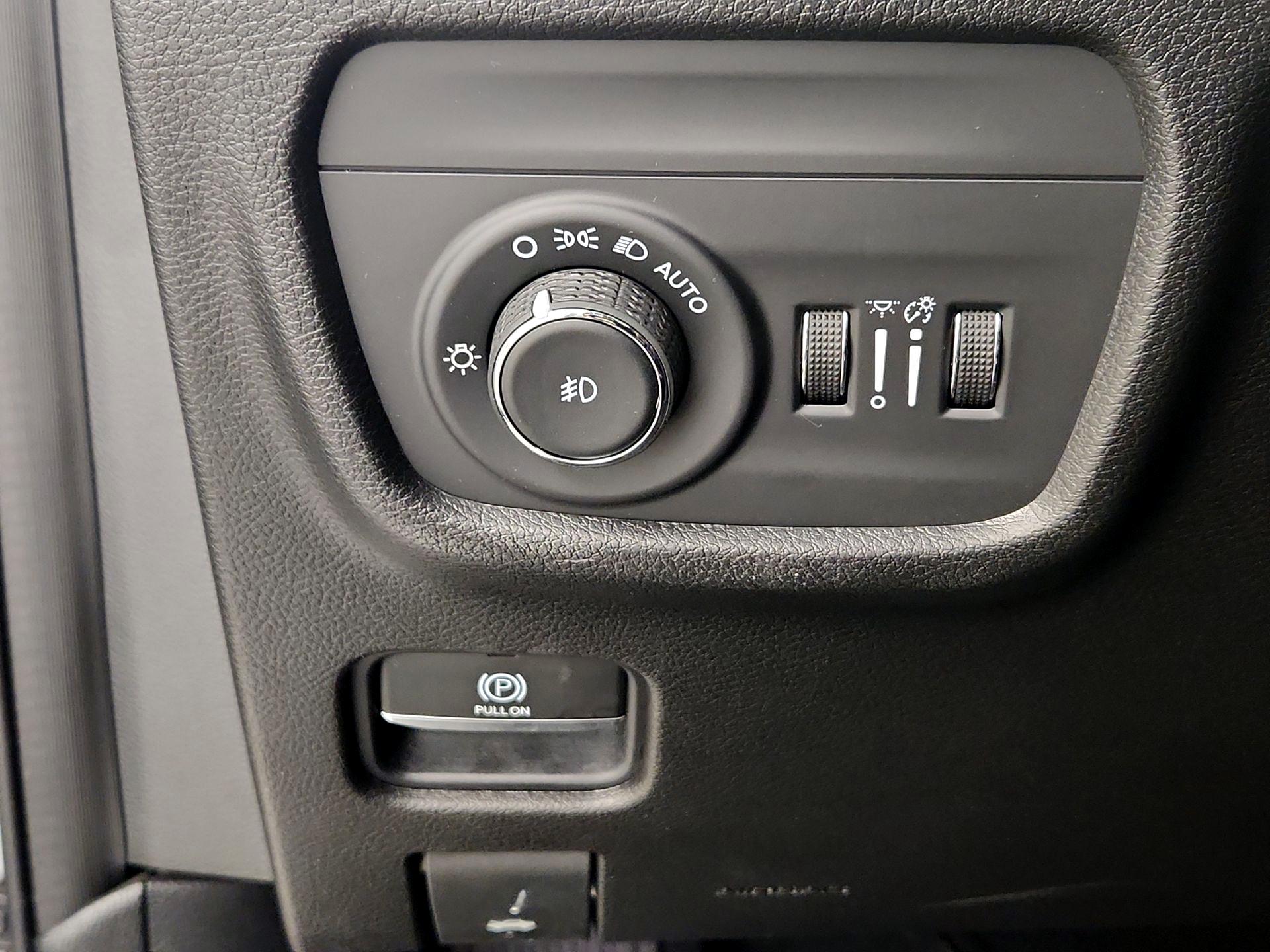 Thumbnail: 2022 Jeep Grand Cherokee - 13