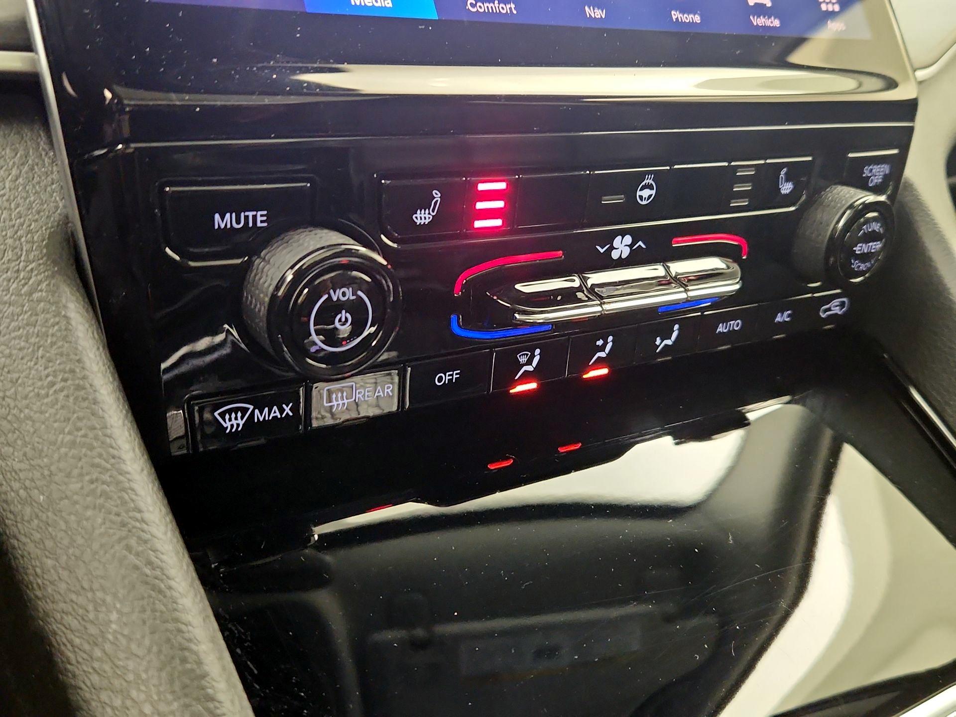 Thumbnail: 2022 Jeep Grand Cherokee - 17