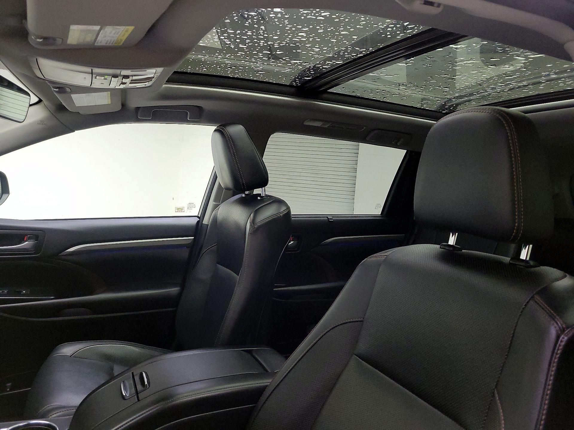 Thumbnail: 2018 Toyota Highlander - 20
