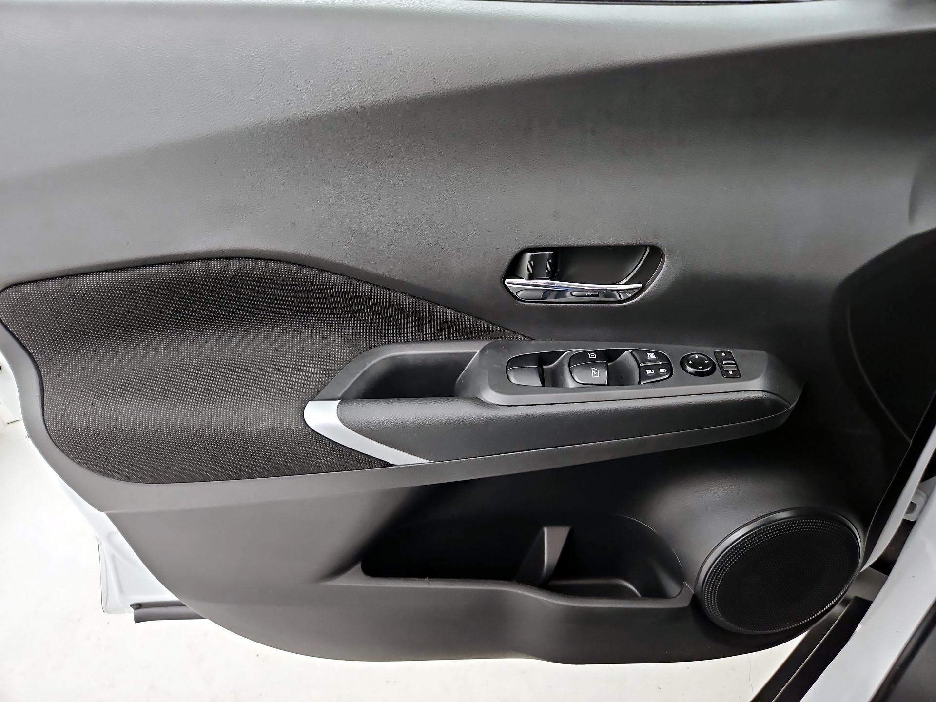 Thumbnail: 2023 Nissan Kicks - 12