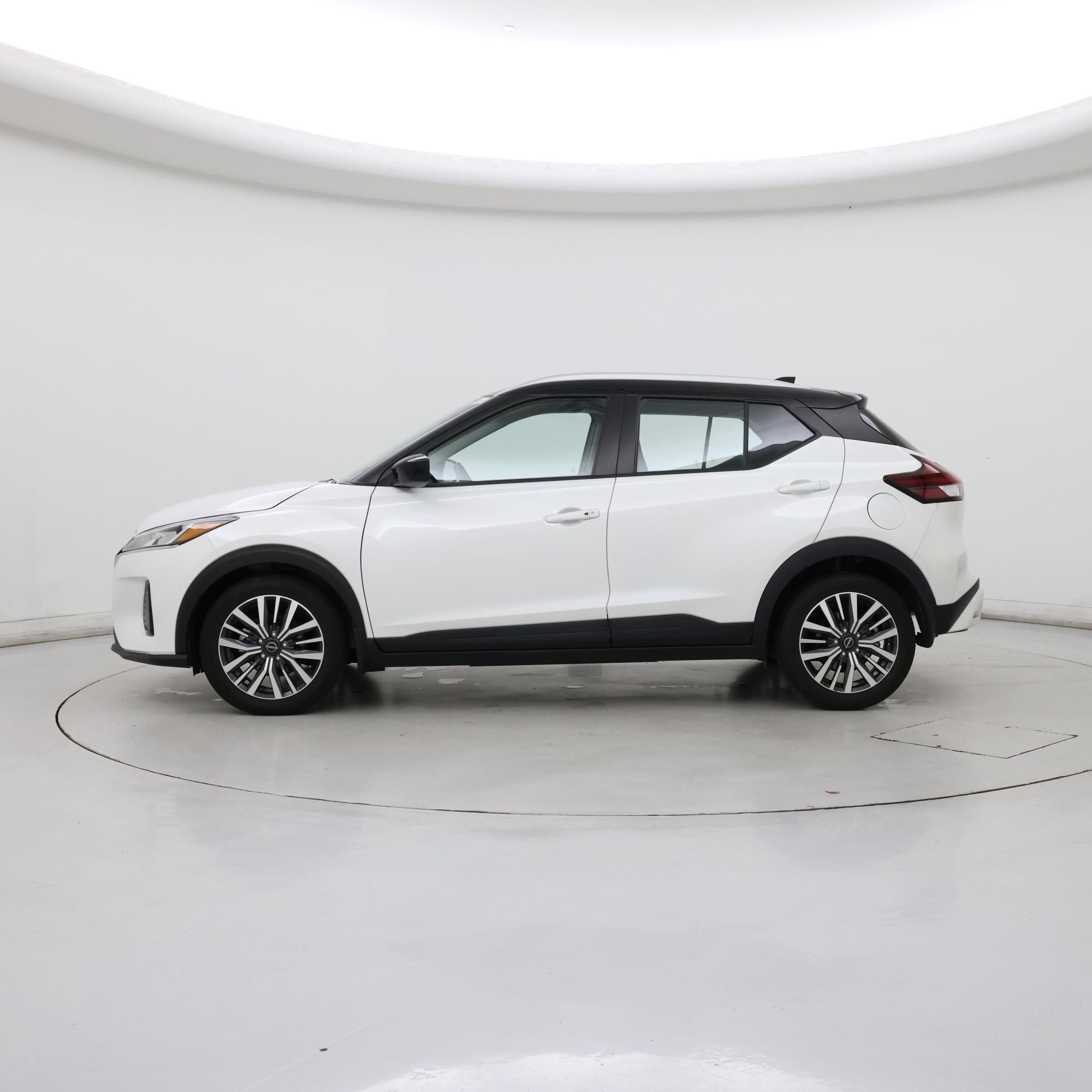 Thumbnail: 2023 Nissan Kicks - 3