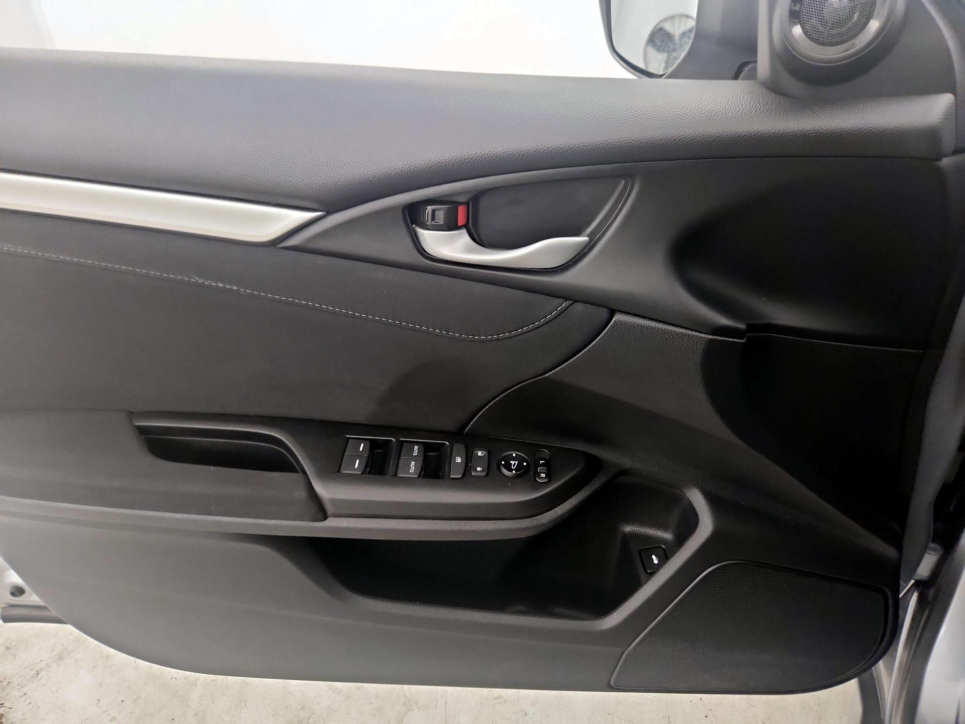 Thumbnail: 2016 Honda Civic - 12