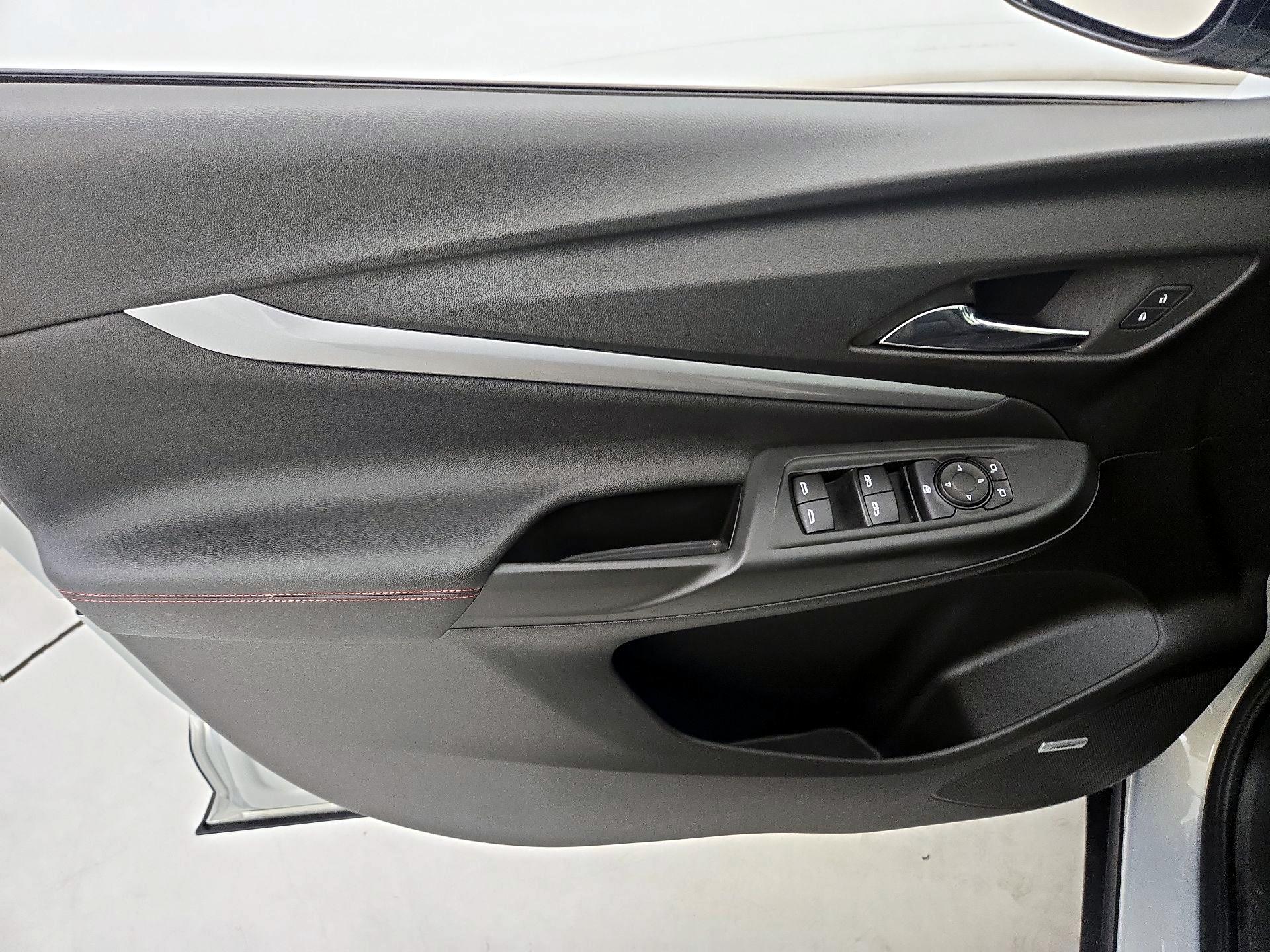 Thumbnail: 2023 Chevrolet Bolt EUV - 12