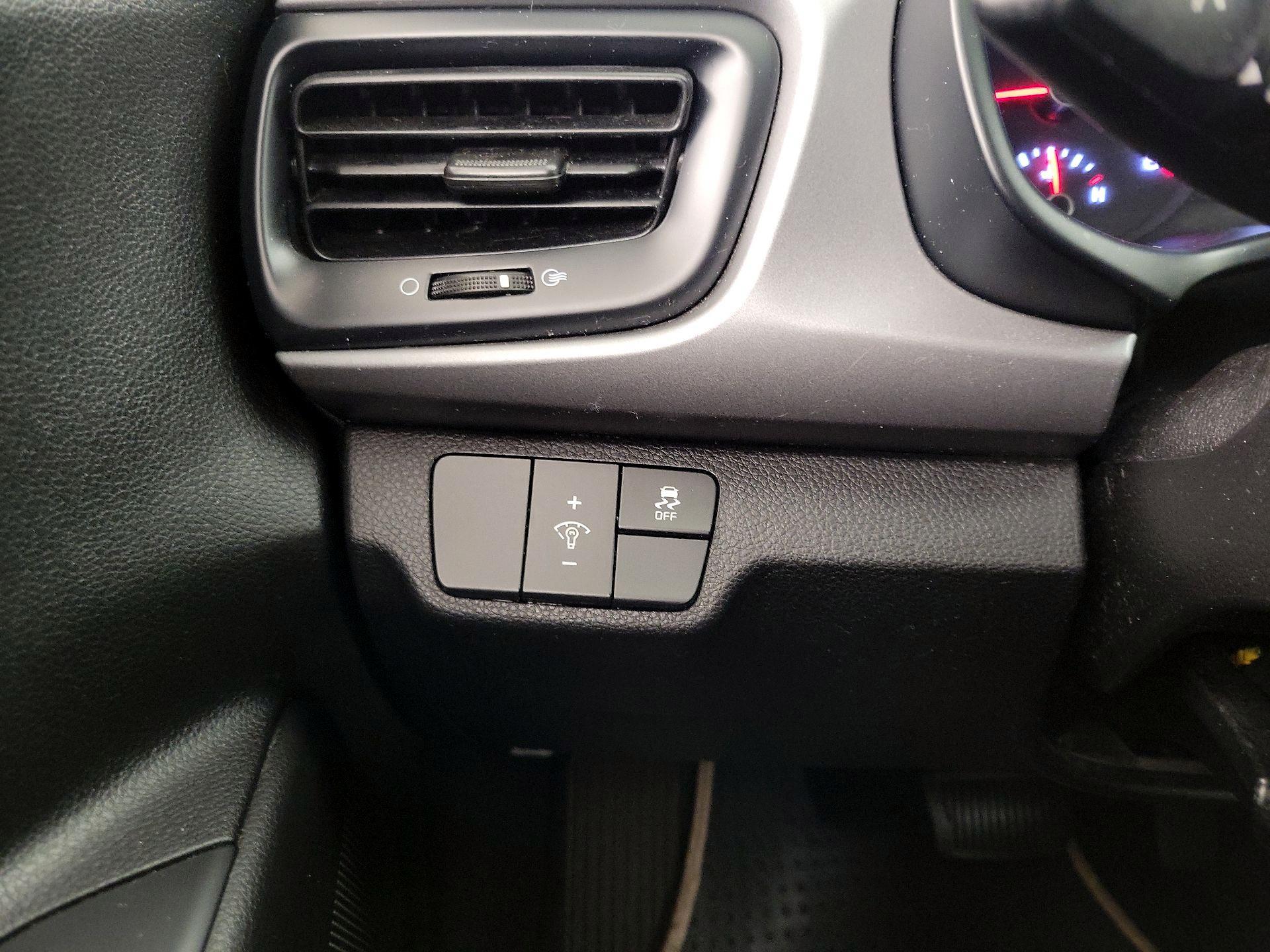 Thumbnail: 2019 Kia Rio - 13