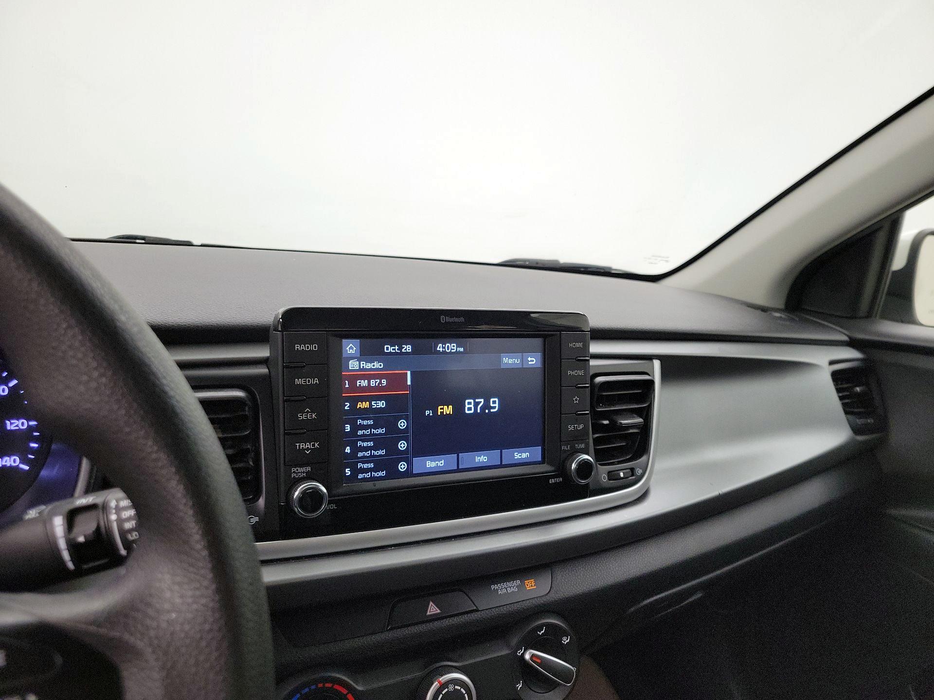 Thumbnail: 2019 Kia Rio - 15