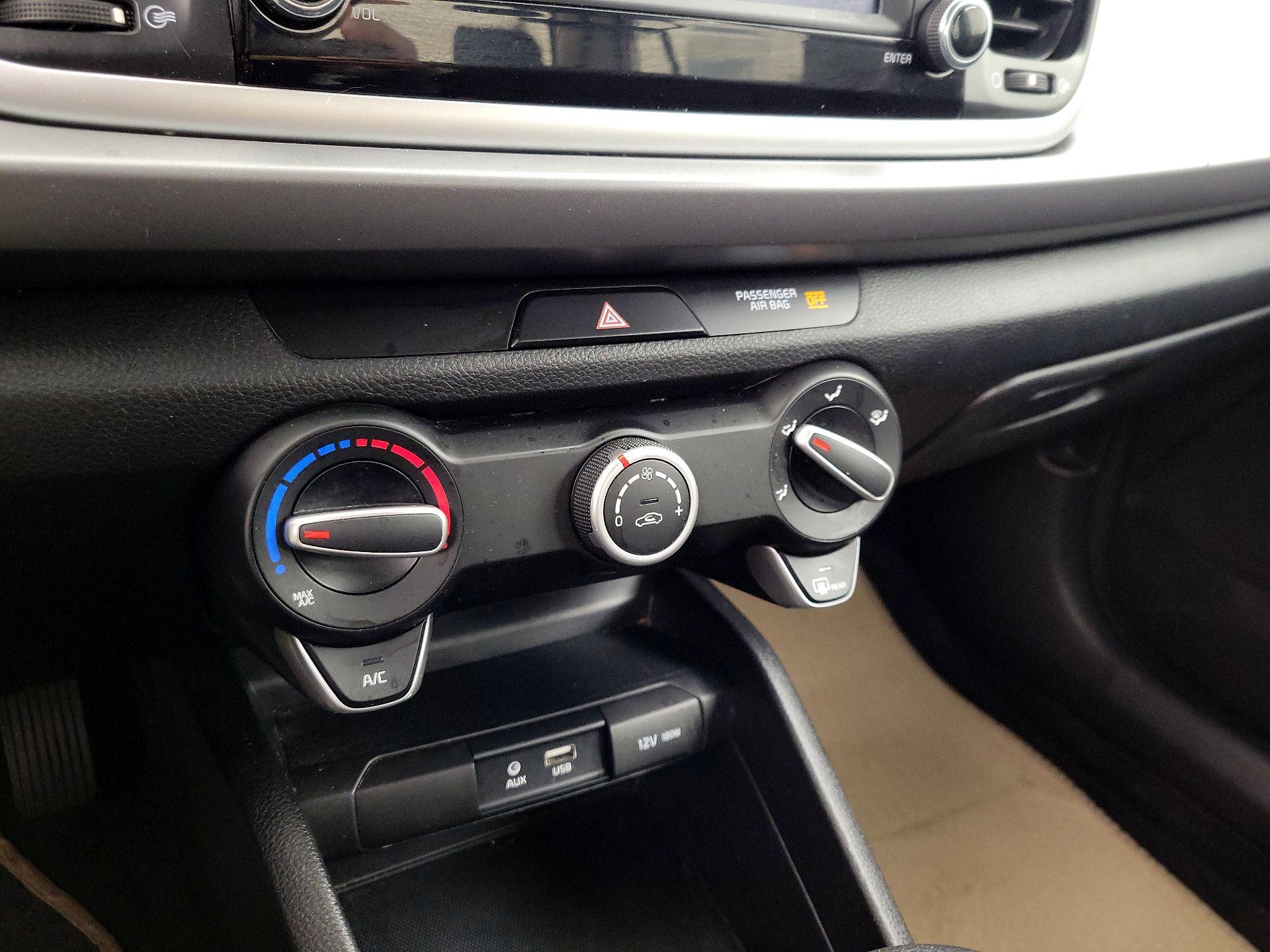 Thumbnail: 2019 Kia Rio - 16