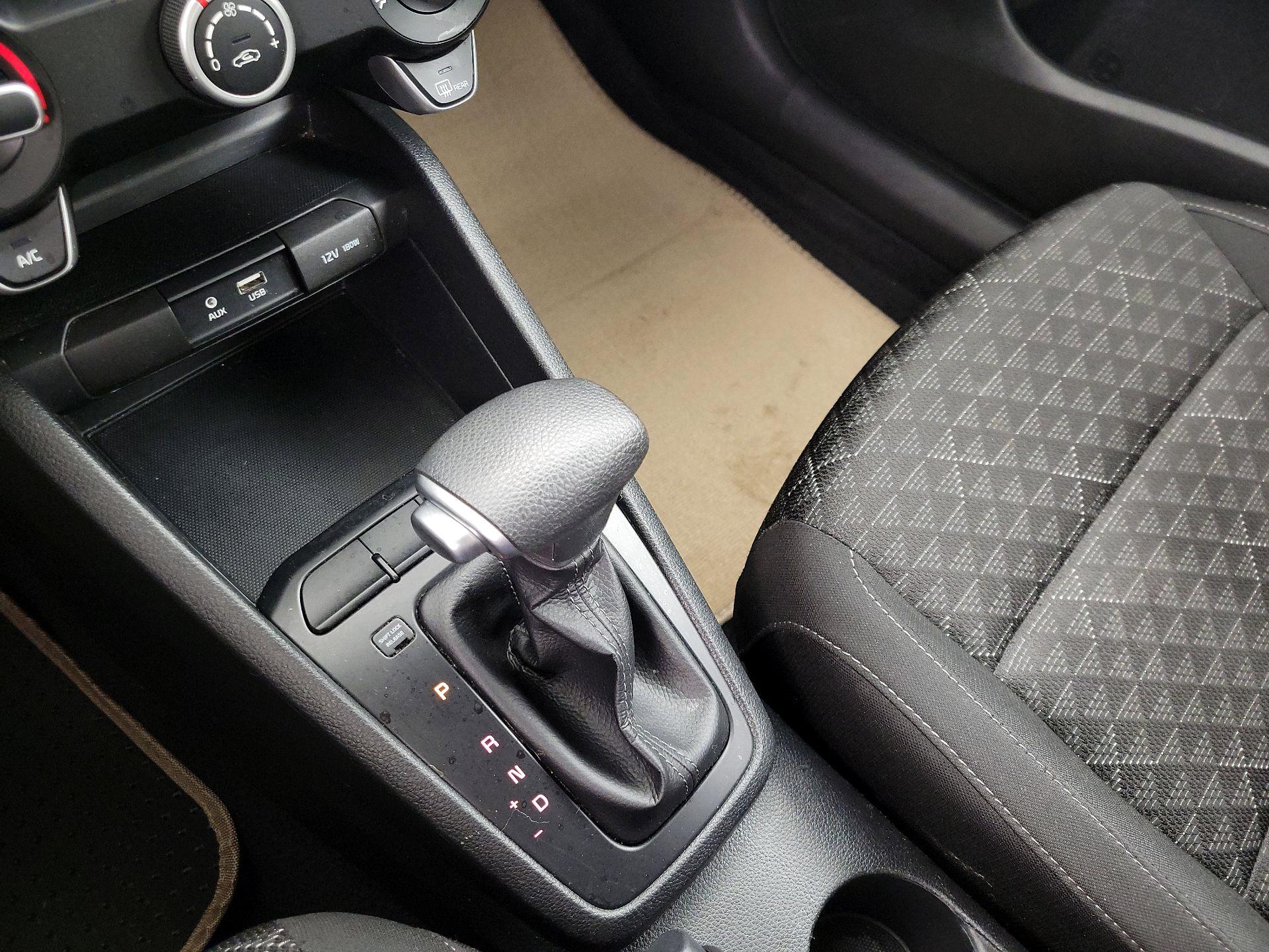 Thumbnail: 2019 Kia Rio - 17