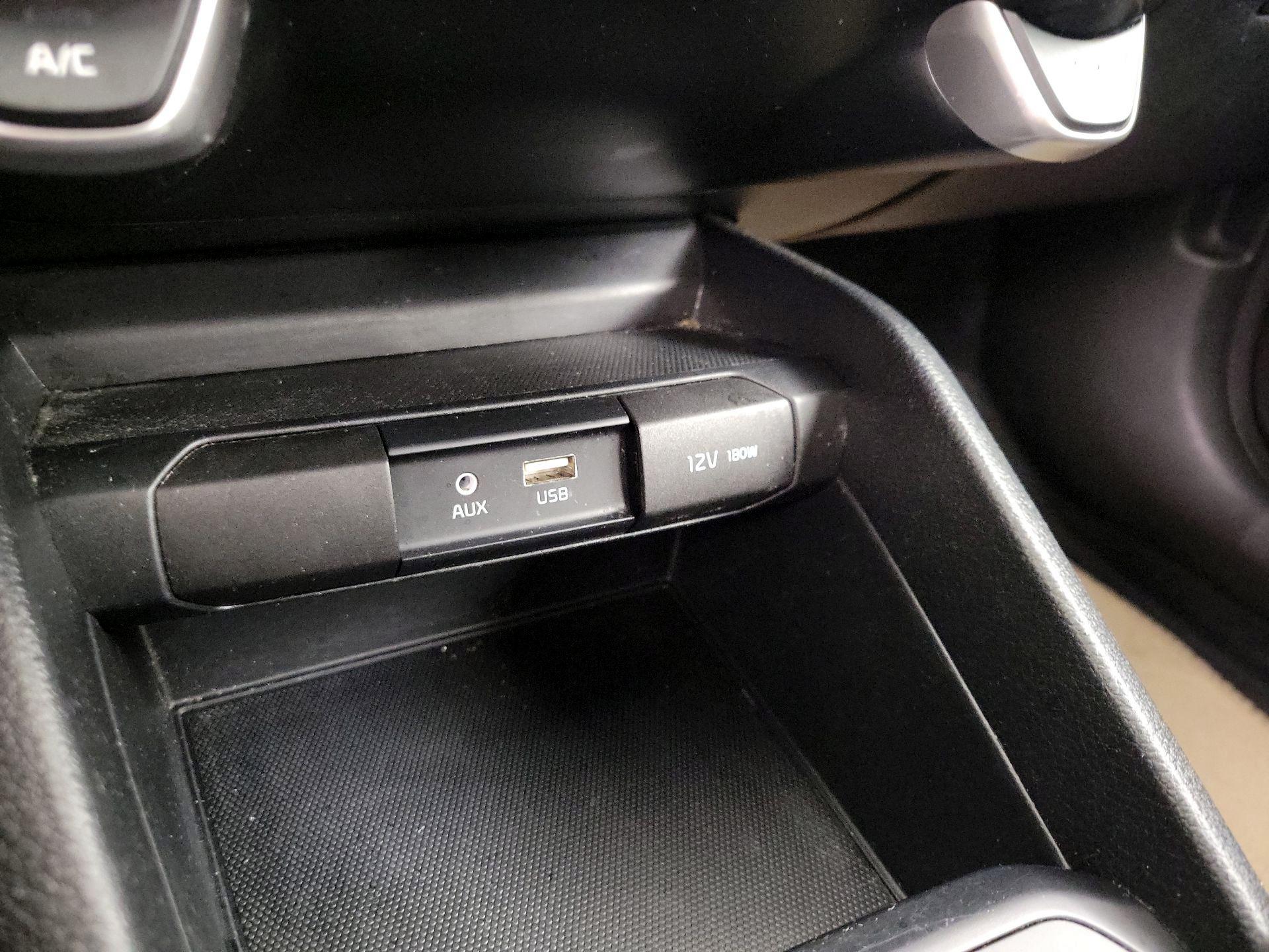 Thumbnail: 2019 Kia Rio - 18