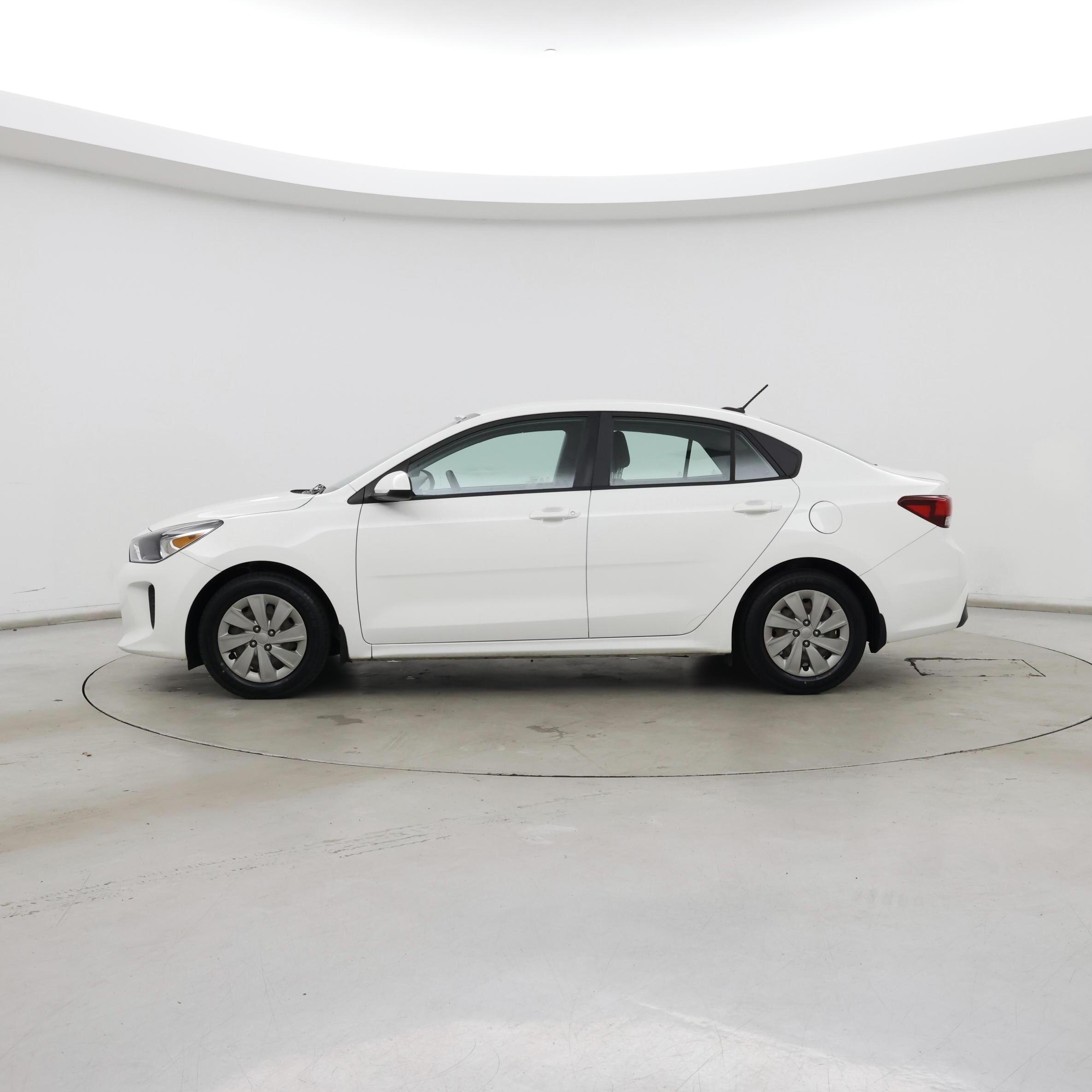 Thumbnail: 2019 Kia Rio - 3