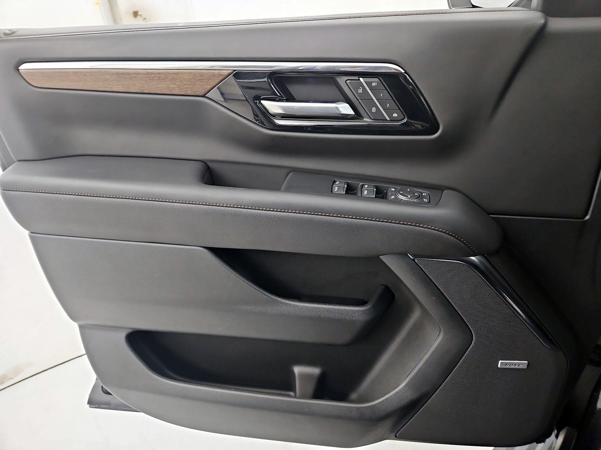 Thumbnail: 2025 Chevrolet Suburban - 12