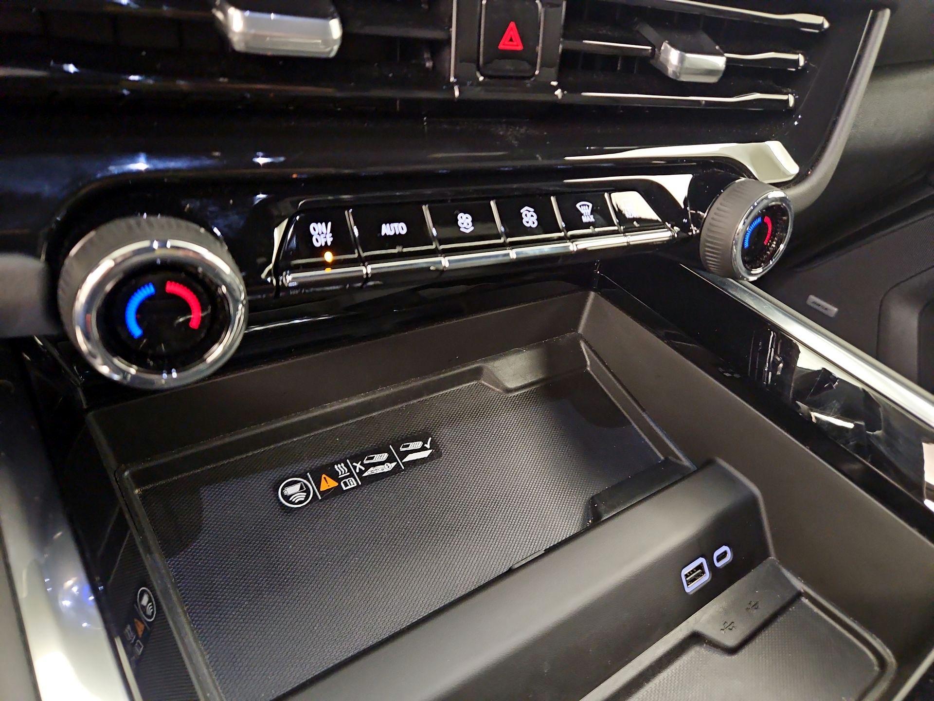 Thumbnail: 2025 Chevrolet Suburban - 17