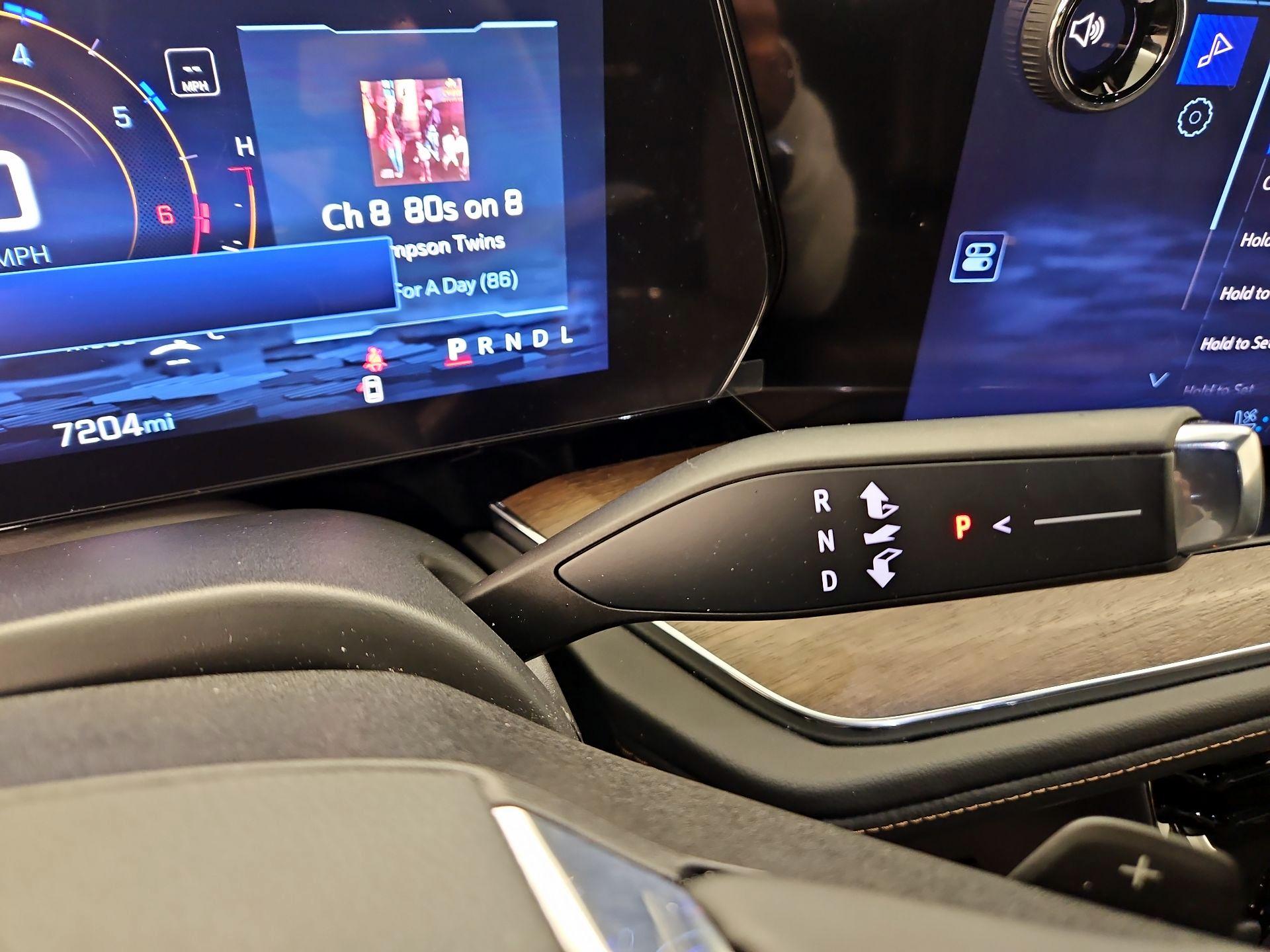 Thumbnail: 2025 Chevrolet Suburban - 18