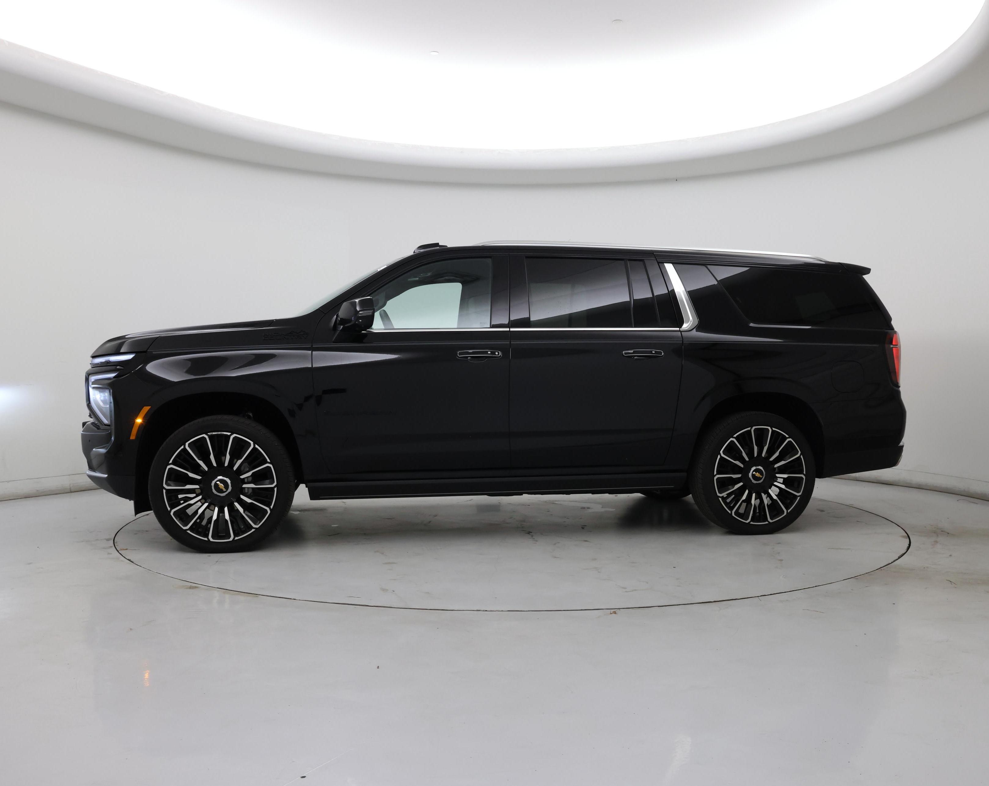 Thumbnail: 2025 Chevrolet Suburban - 3