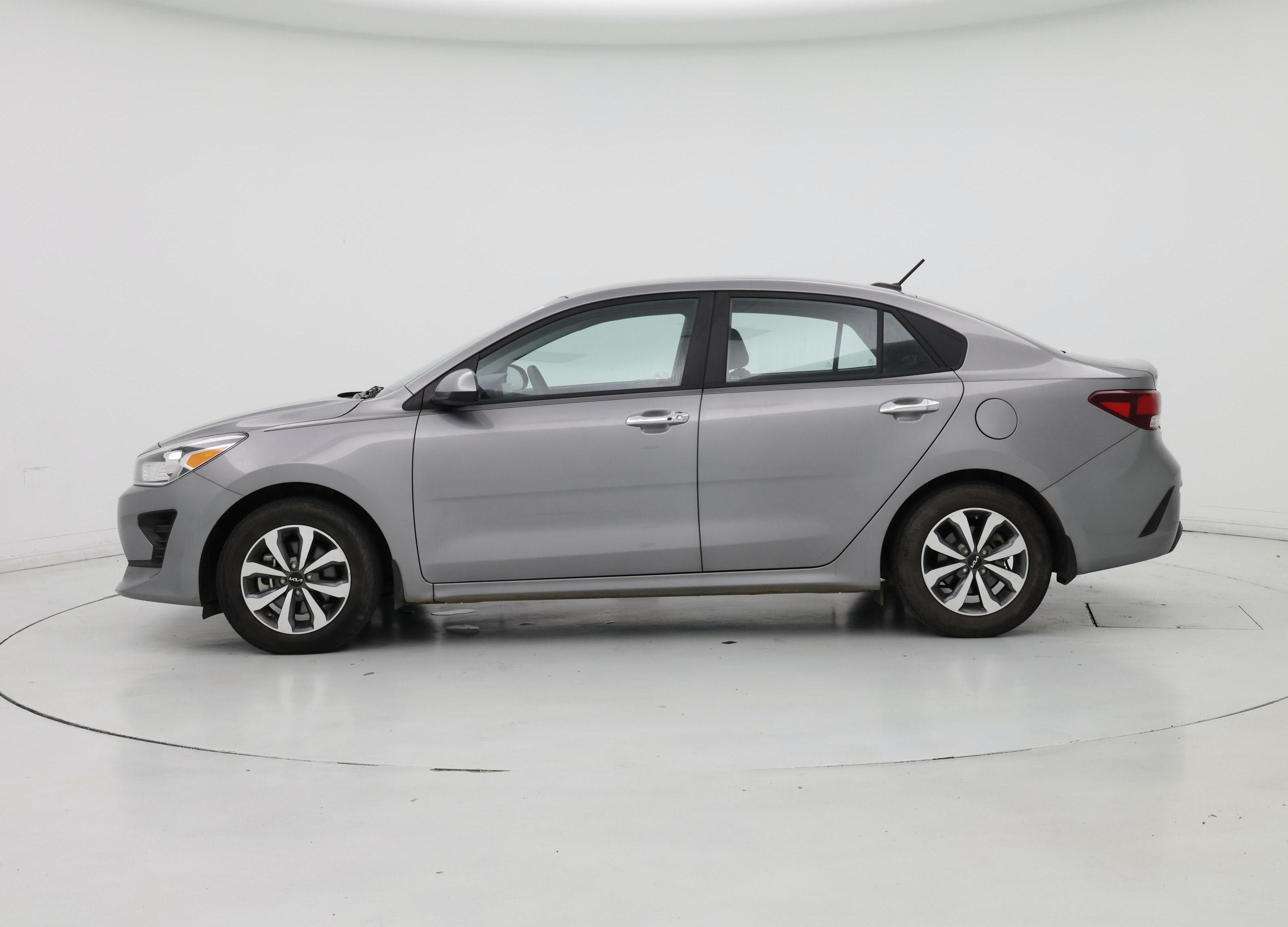 Thumbnail: 2023 Kia Rio - 3