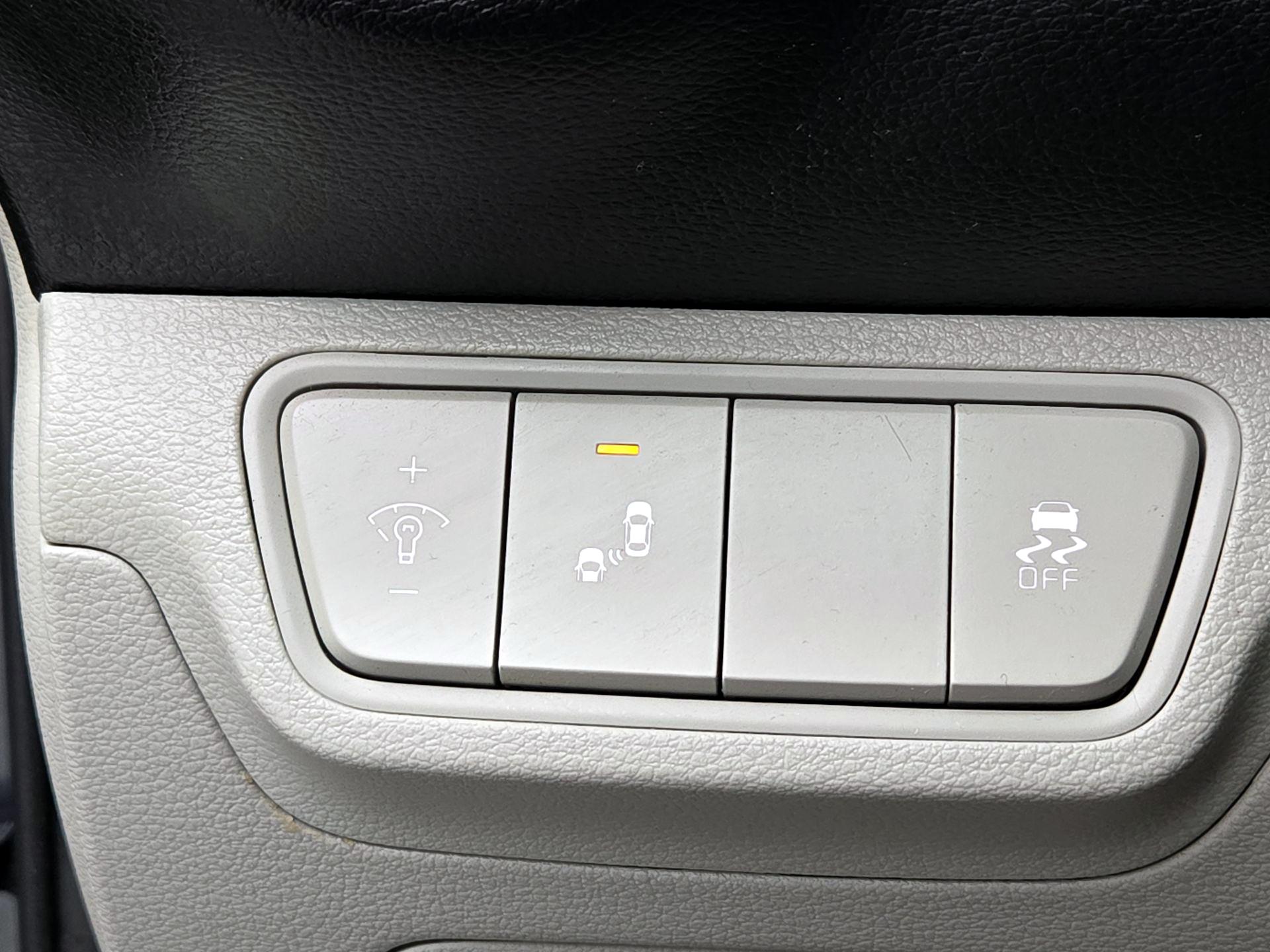 Thumbnail: 2022 Kia Forte - 13