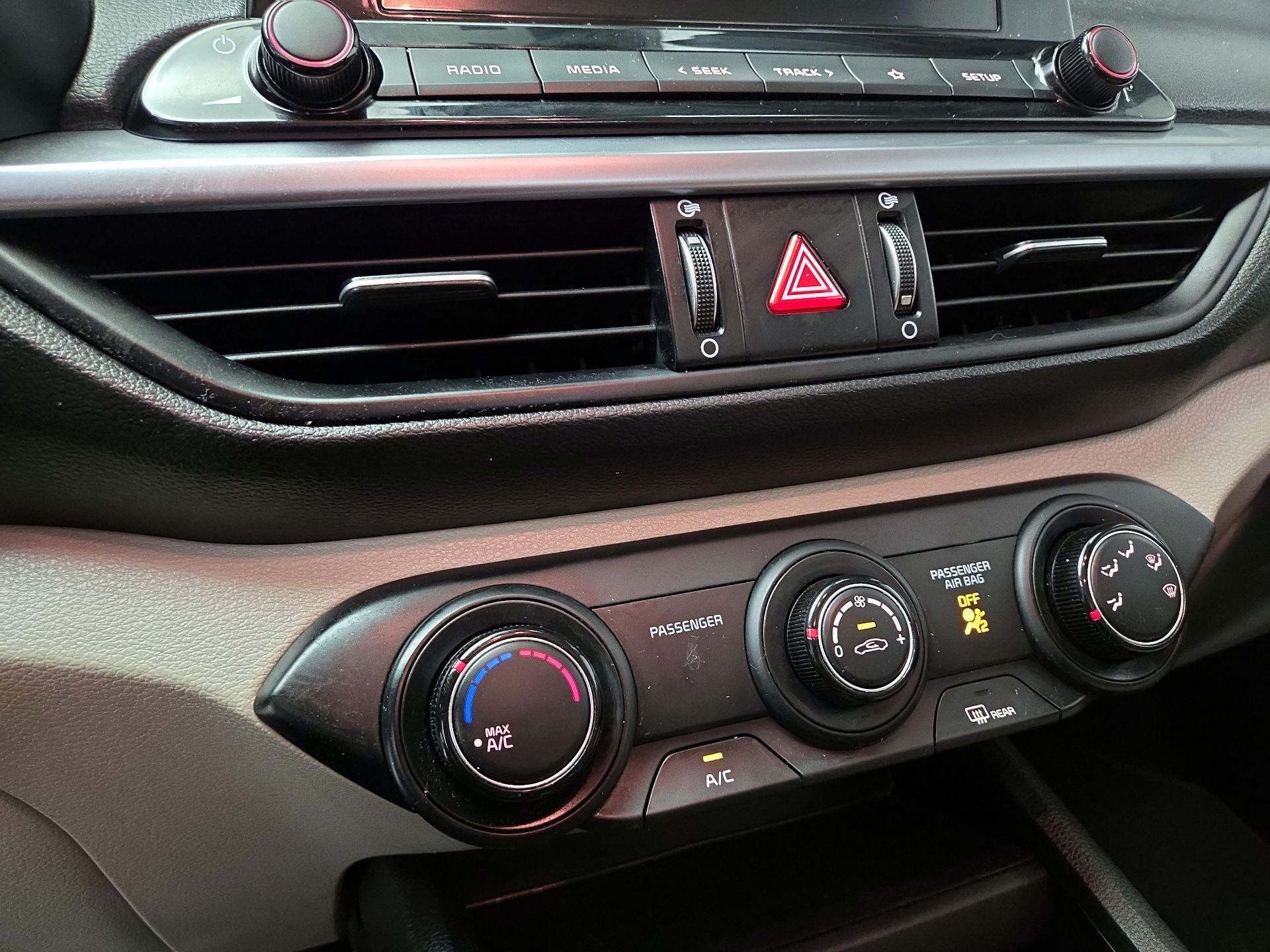 Thumbnail: 2022 Kia Forte - 16