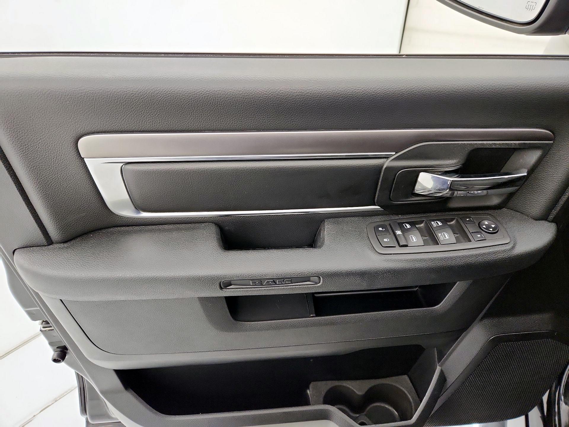 Thumbnail: 2022 RAM 1500 Classic - 12