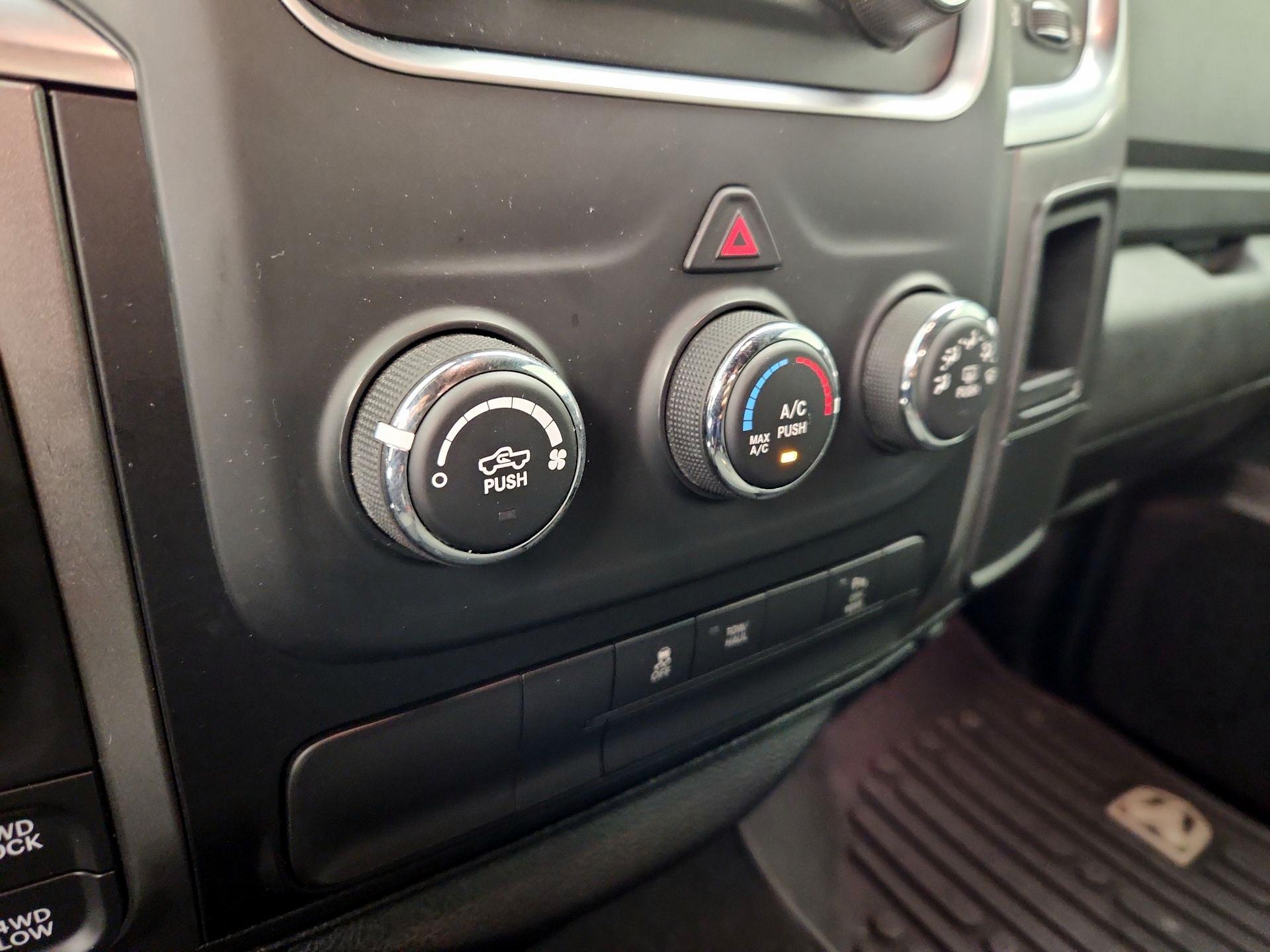 Thumbnail: 2022 RAM 1500 Classic - 16