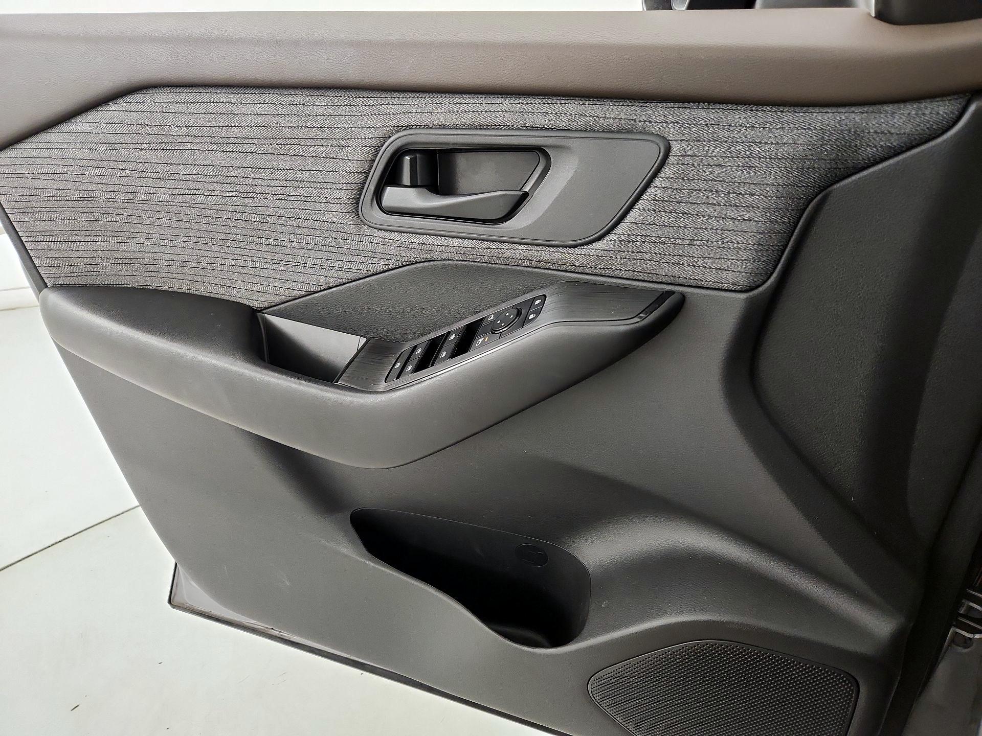 Thumbnail: 2023 Nissan Rogue - 12