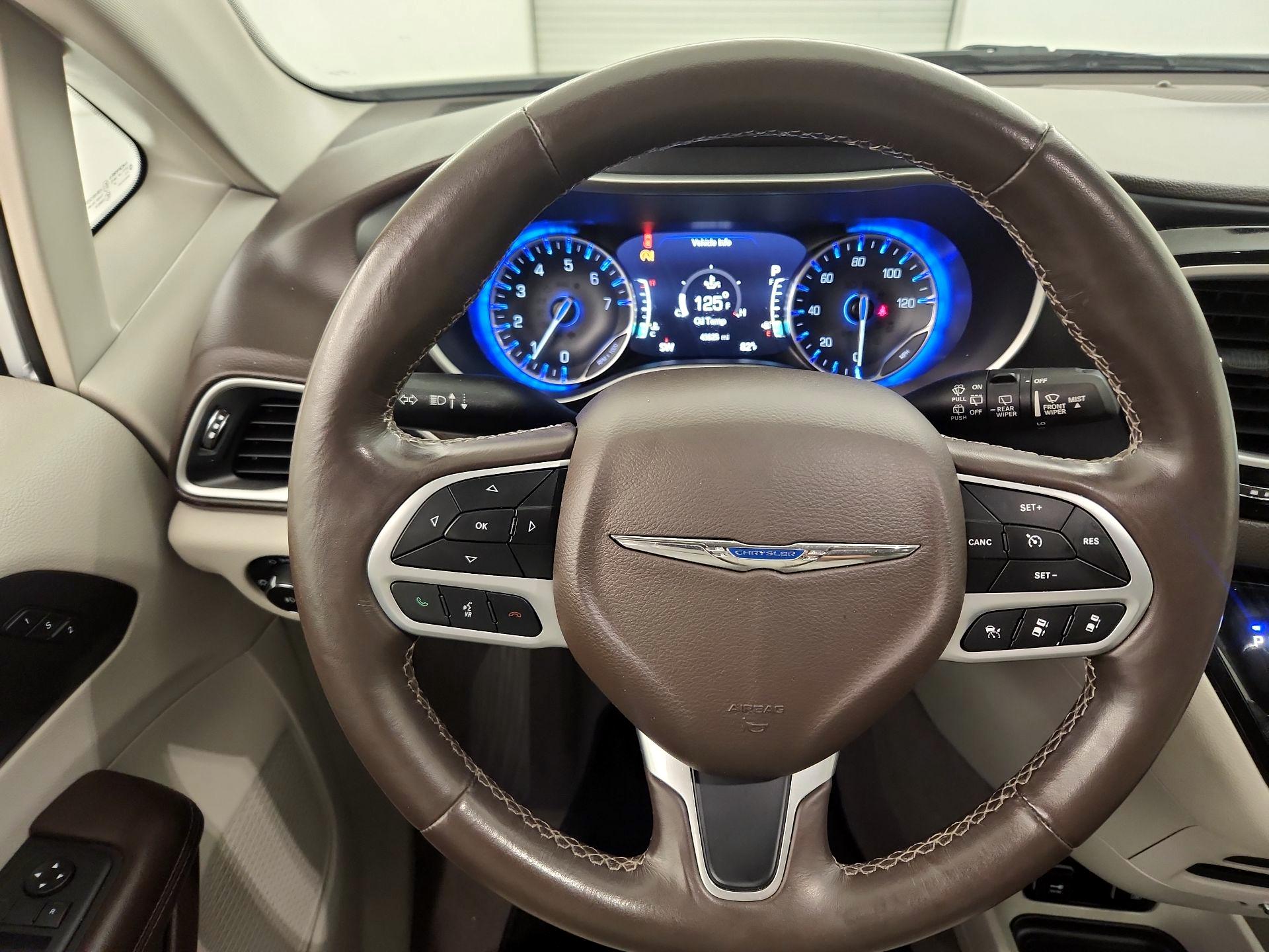 Thumbnail: 2020 Chrysler Pacifica - 10