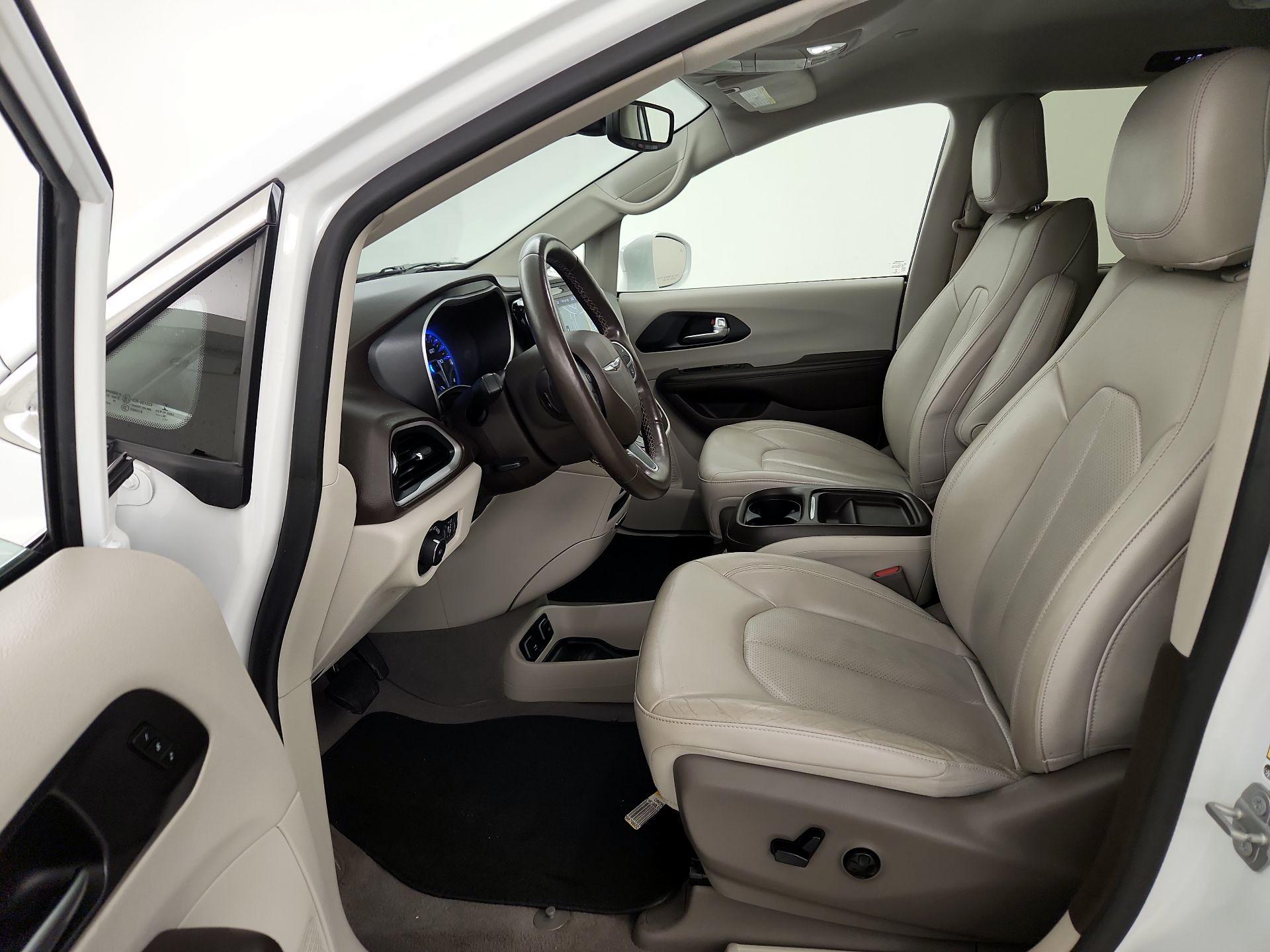 Thumbnail: 2020 Chrysler Pacifica - 11