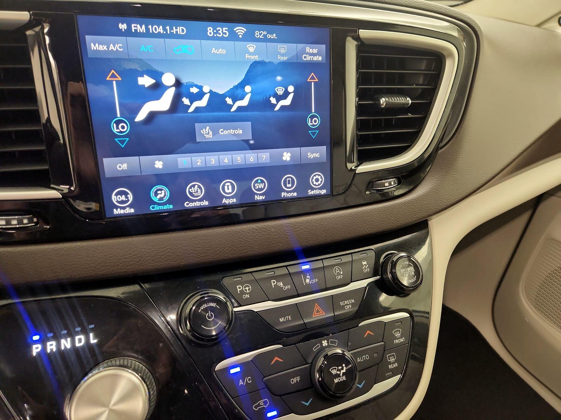 Thumbnail: 2020 Chrysler Pacifica - 17