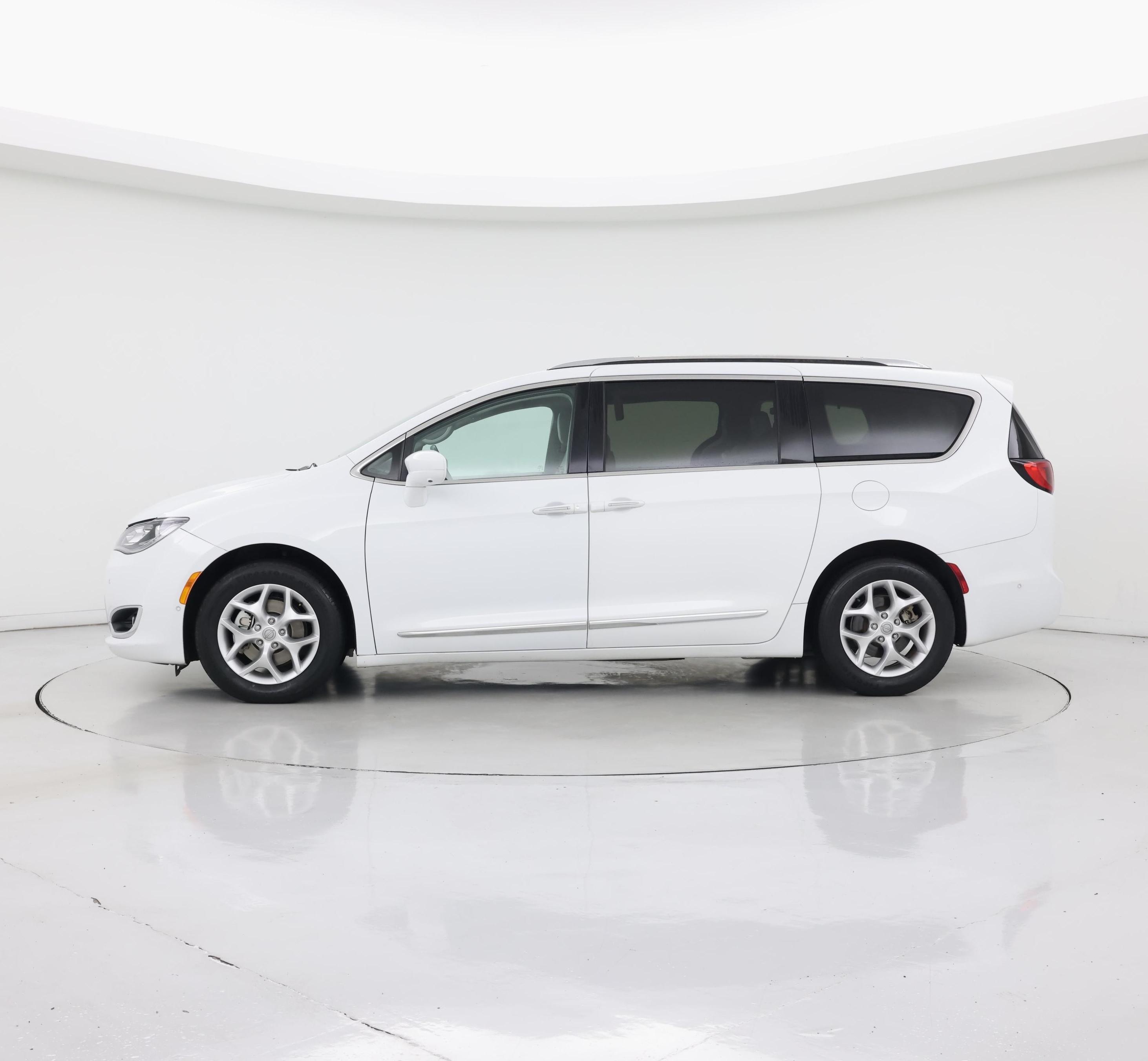 Thumbnail: 2020 Chrysler Pacifica - 3