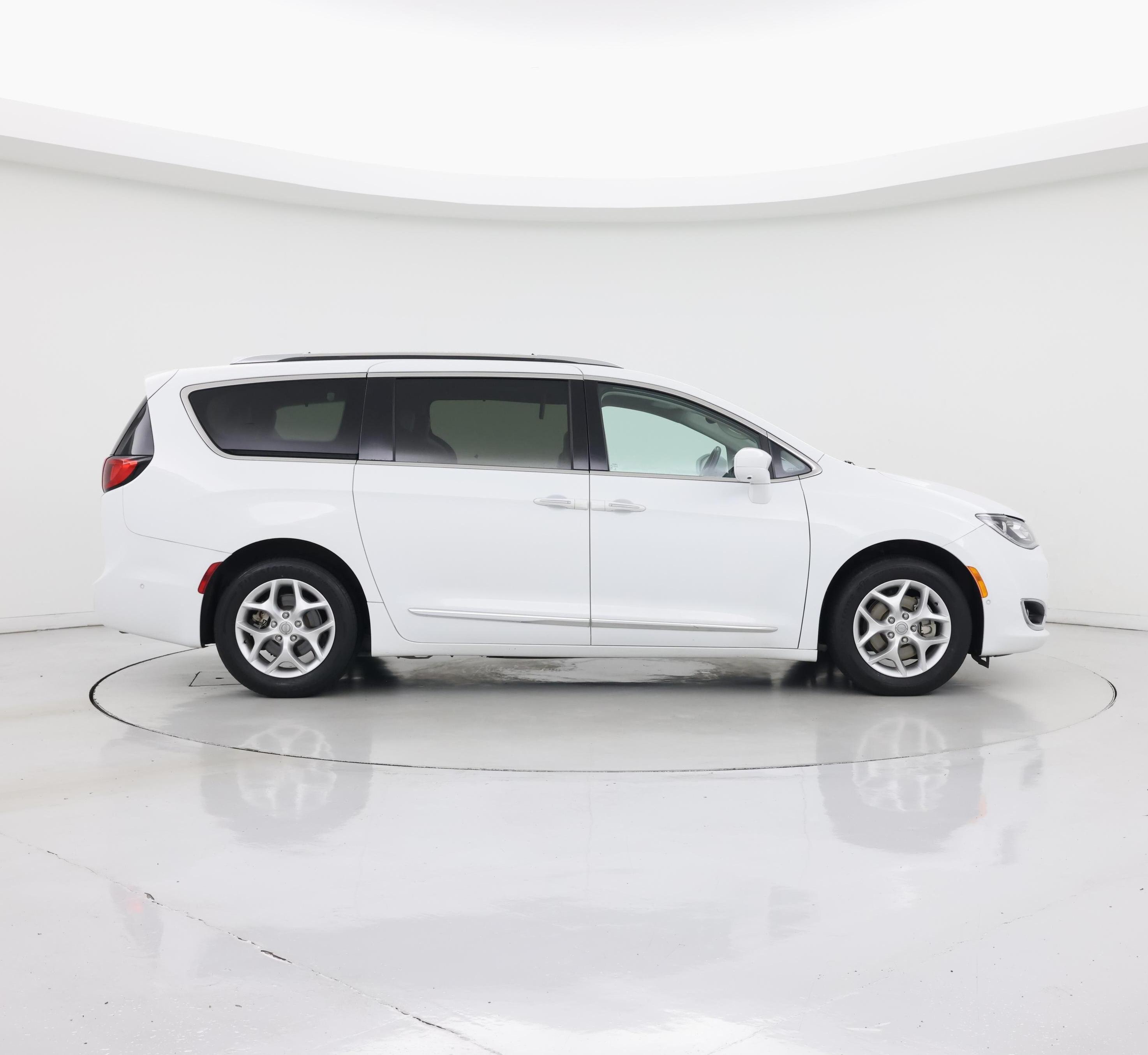 Thumbnail: 2020 Chrysler Pacifica - 7
