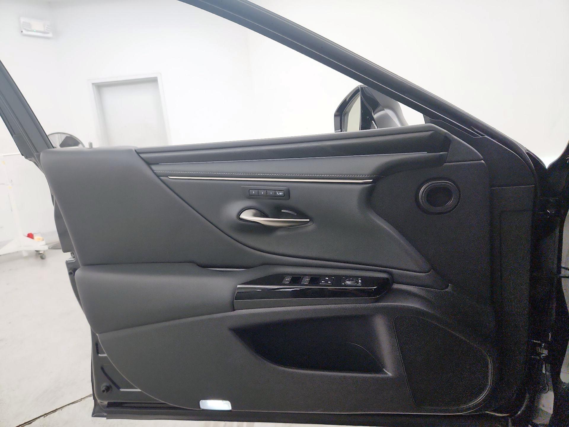 Thumbnail: 2023 Lexus ES - 12