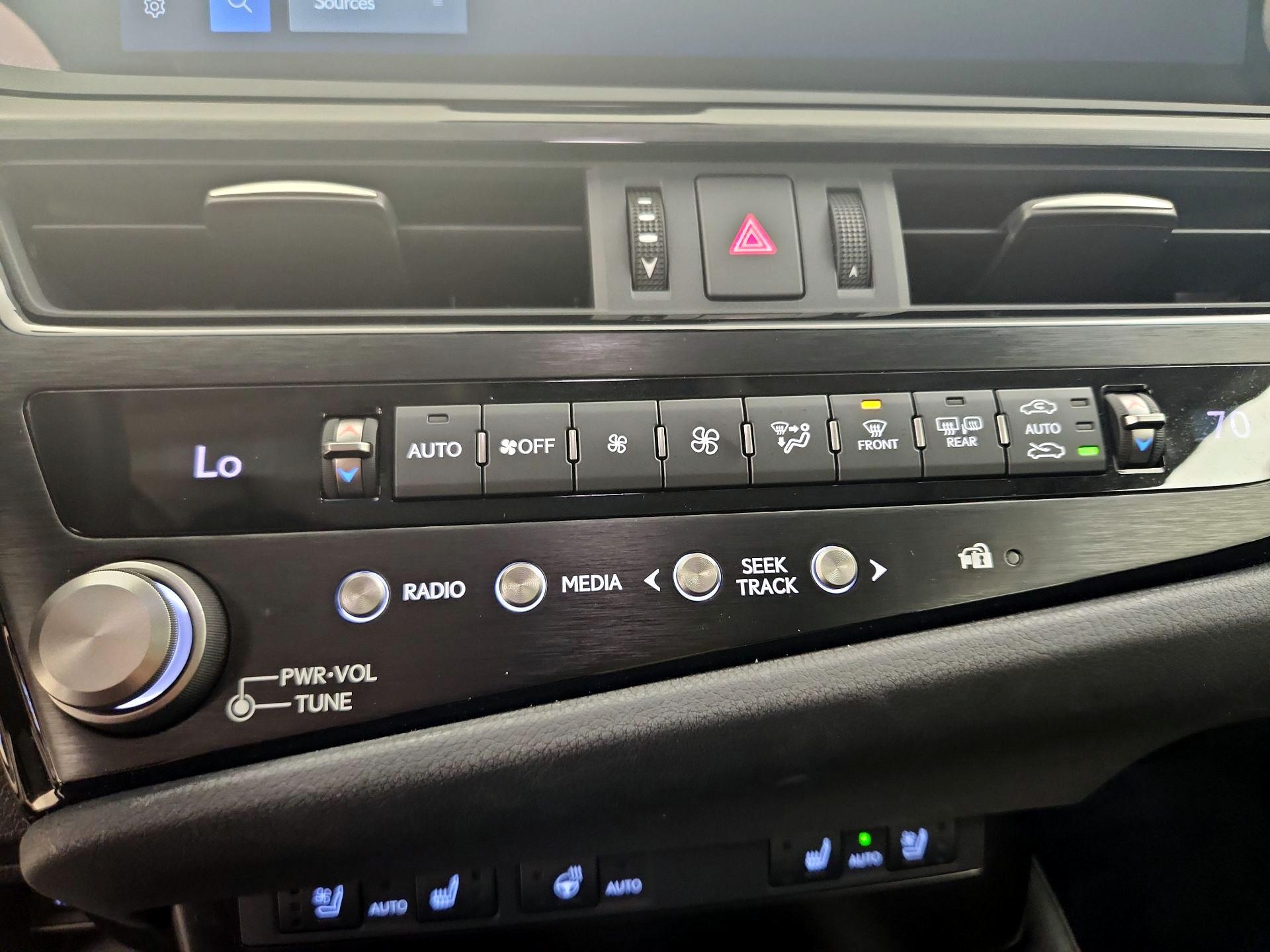 Thumbnail: 2023 Lexus ES - 16