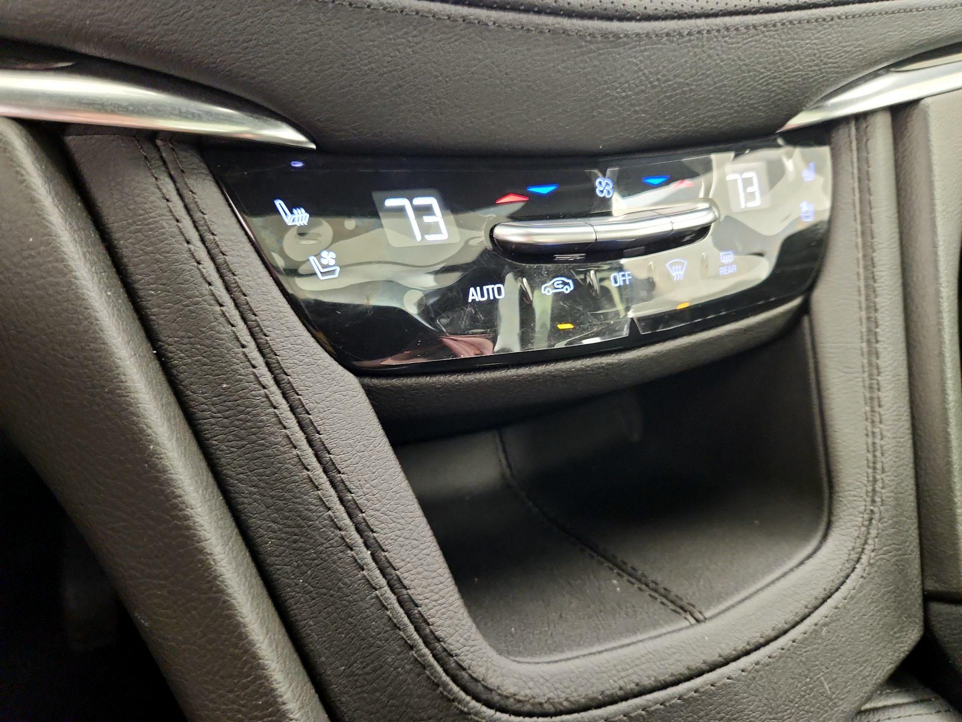 Thumbnail: 2023 Cadillac XT5 - 16