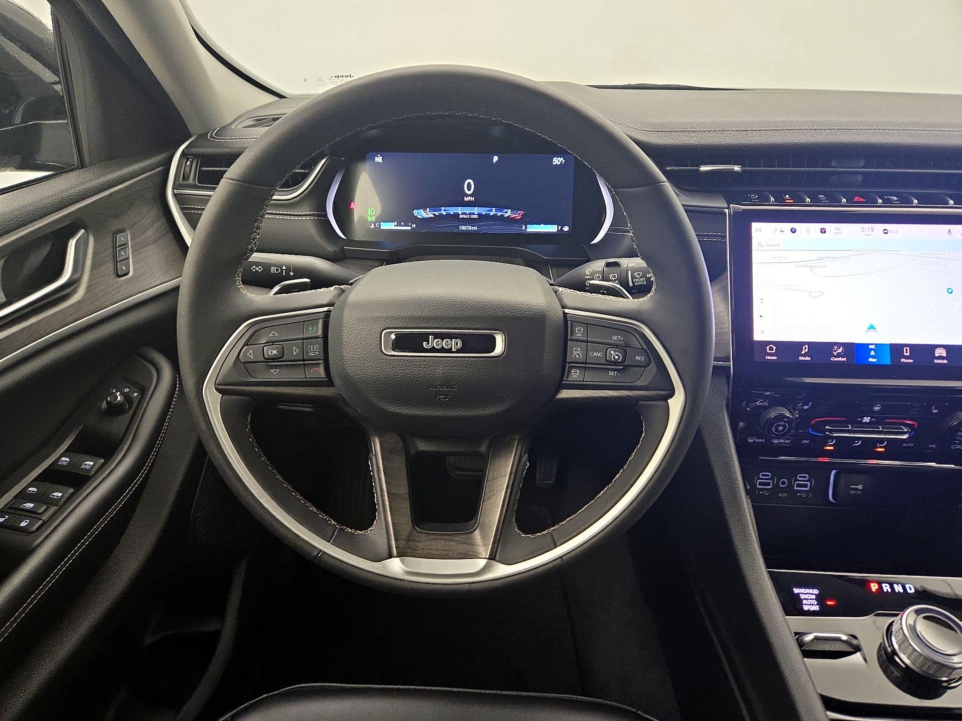 Thumbnail: 2023 Jeep Grand Cherokee - 10