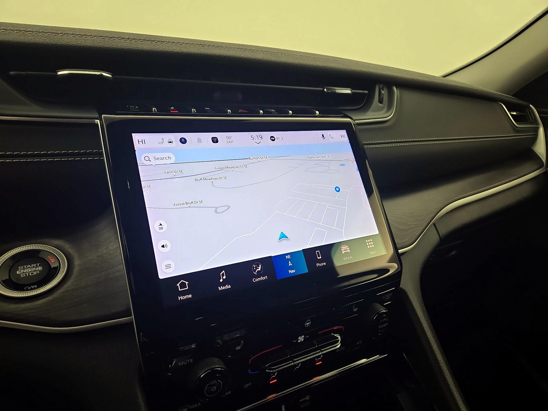 Thumbnail: 2023 Jeep Grand Cherokee - 14