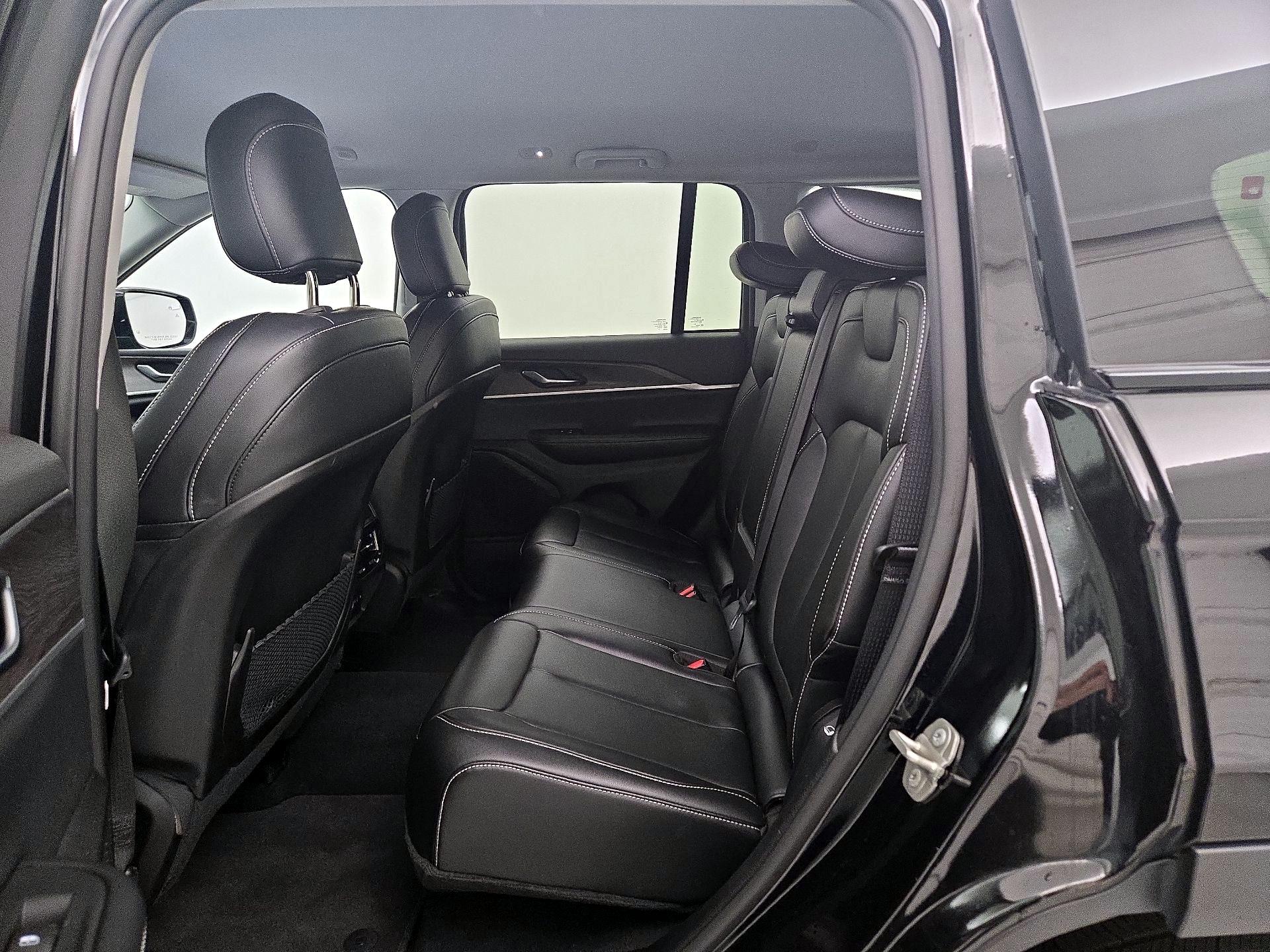 Thumbnail: 2023 Jeep Grand Cherokee - 20