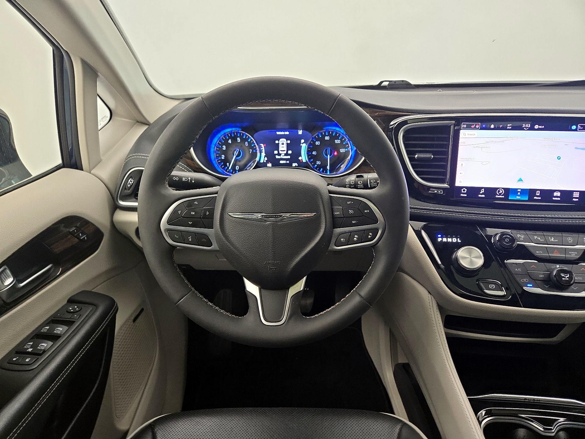 Thumbnail: 2022 Chrysler Pacifica - 10