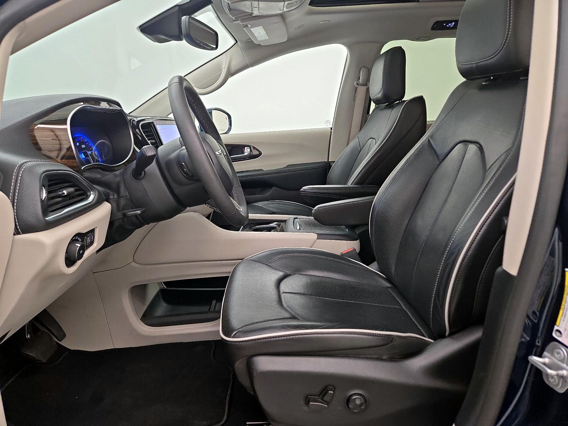 Thumbnail: 2022 Chrysler Pacifica - 11