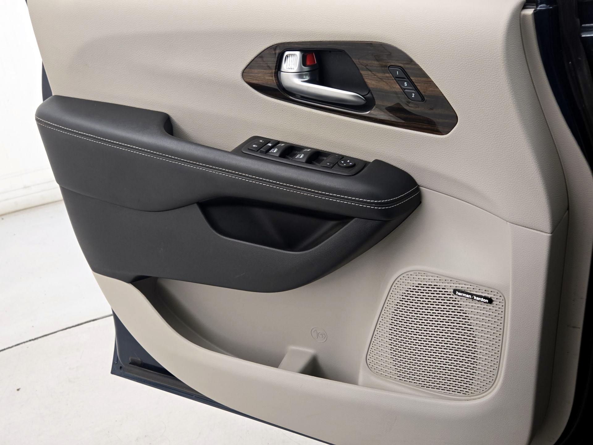 Thumbnail: 2022 Chrysler Pacifica - 12