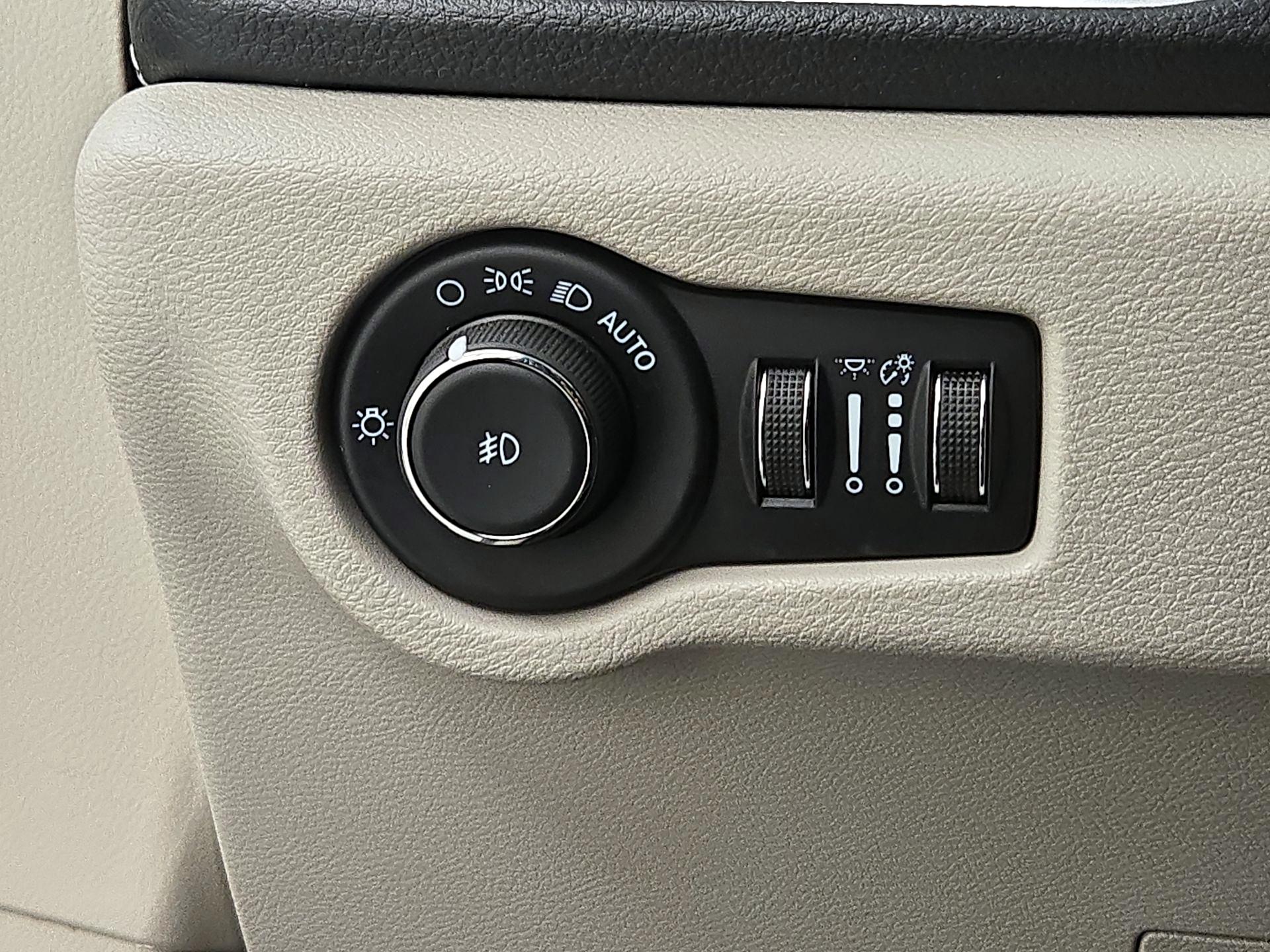 Thumbnail: 2022 Chrysler Pacifica - 13