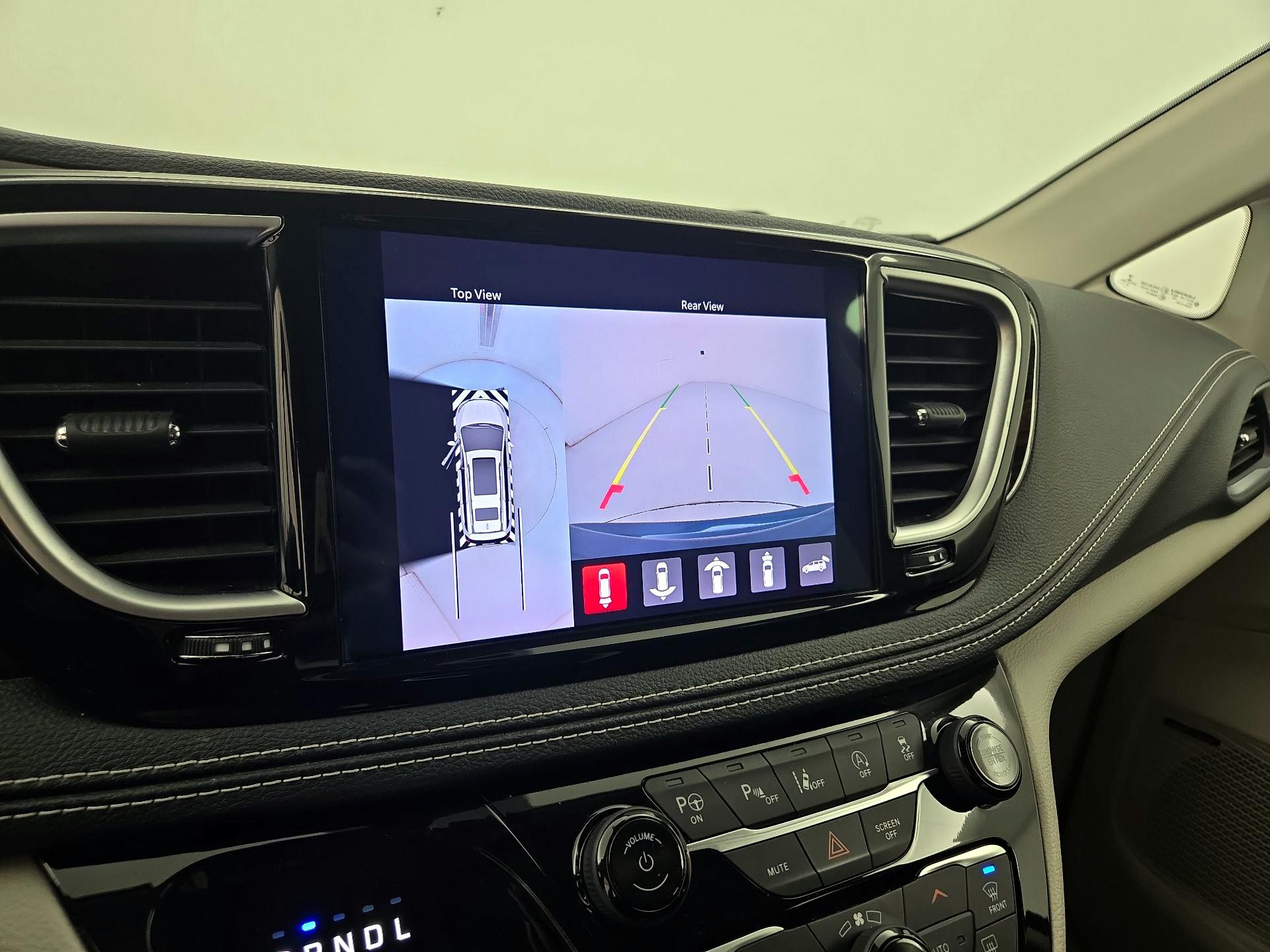 Thumbnail: 2022 Chrysler Pacifica - 15