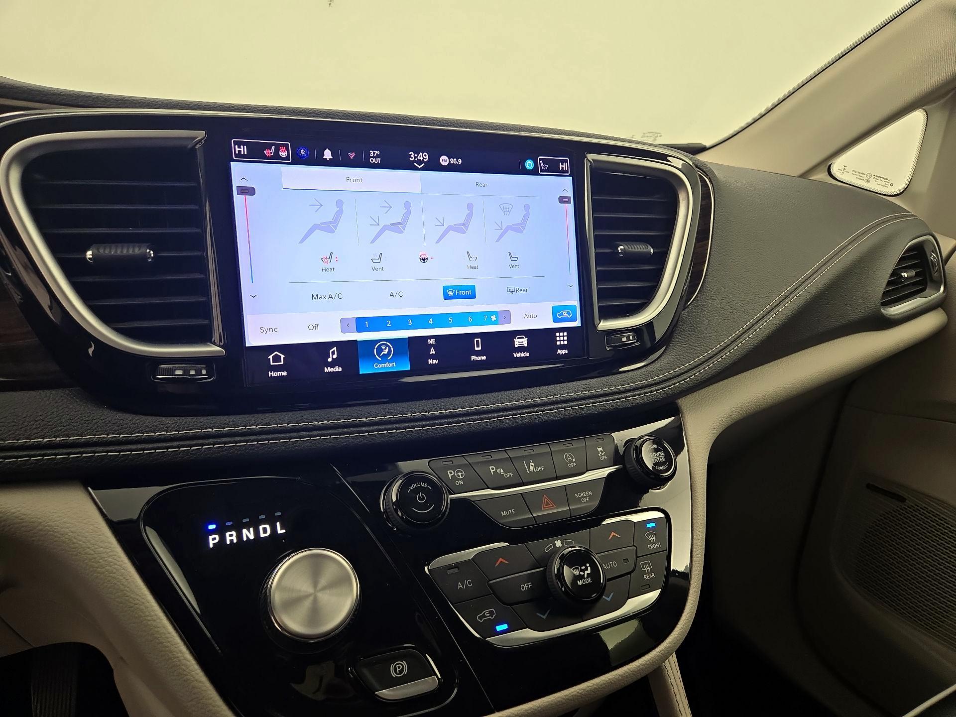 Thumbnail: 2022 Chrysler Pacifica - 17