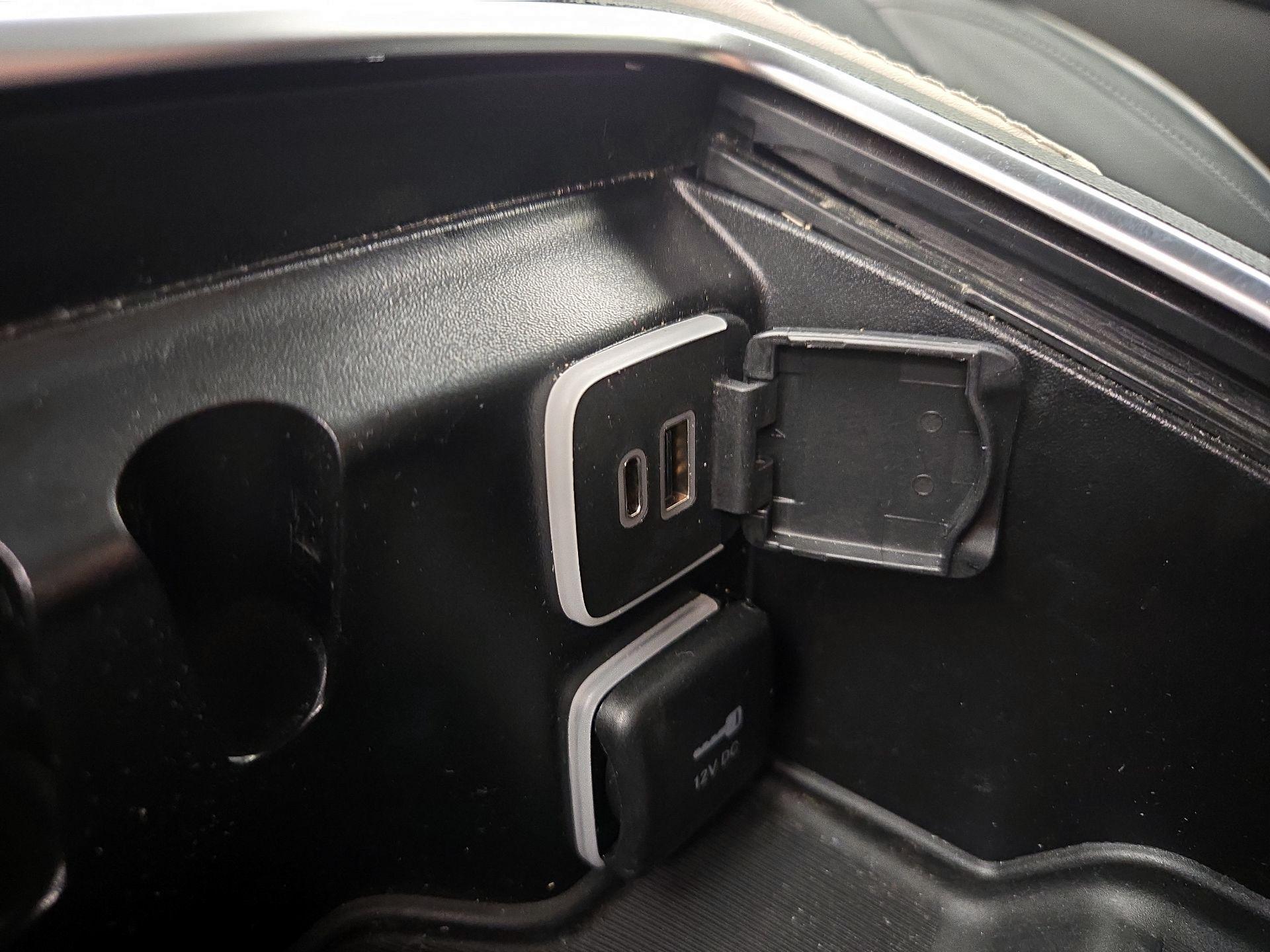 Thumbnail: 2022 Chrysler Pacifica - 19