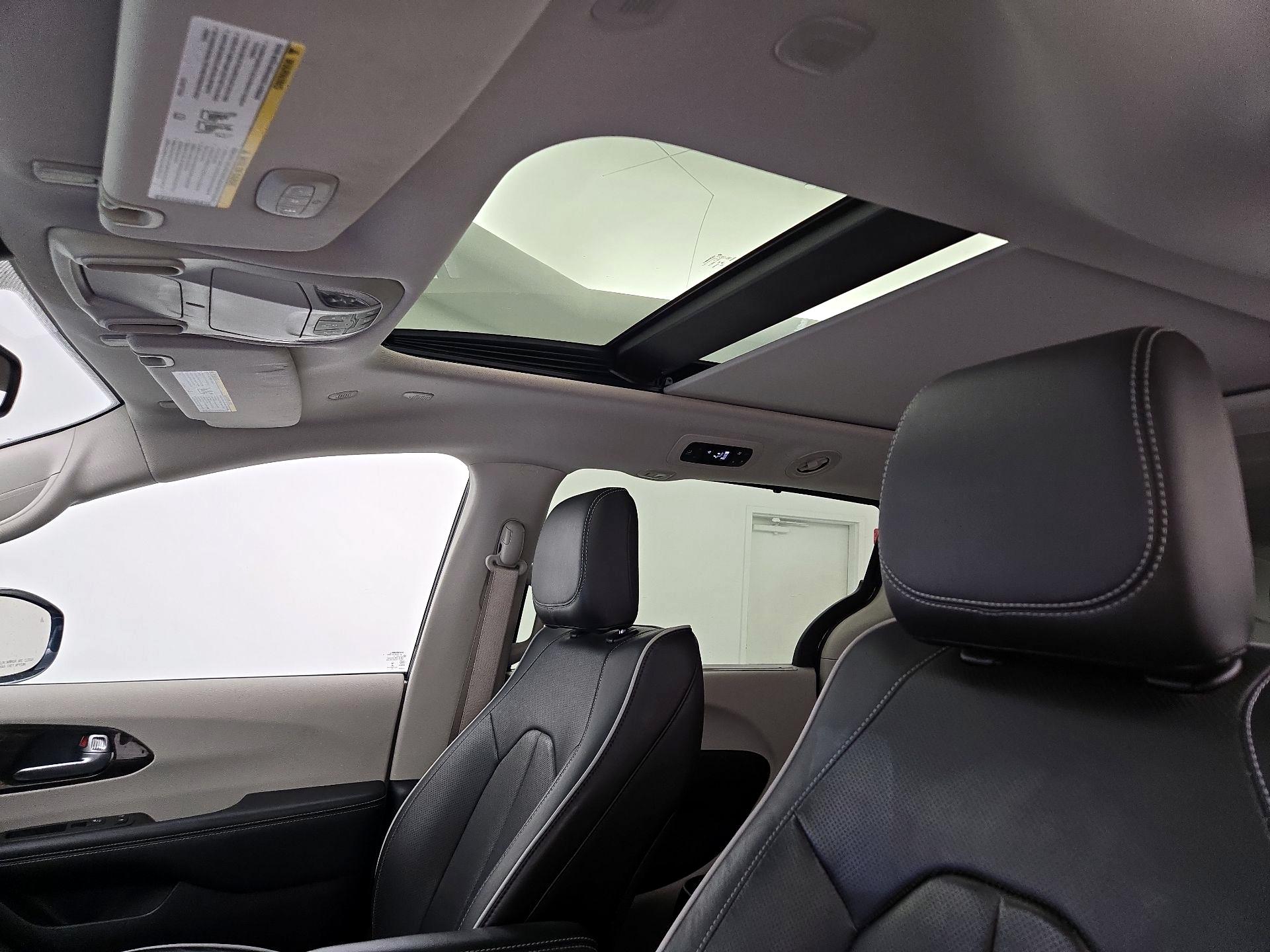 Thumbnail: 2022 Chrysler Pacifica - 20