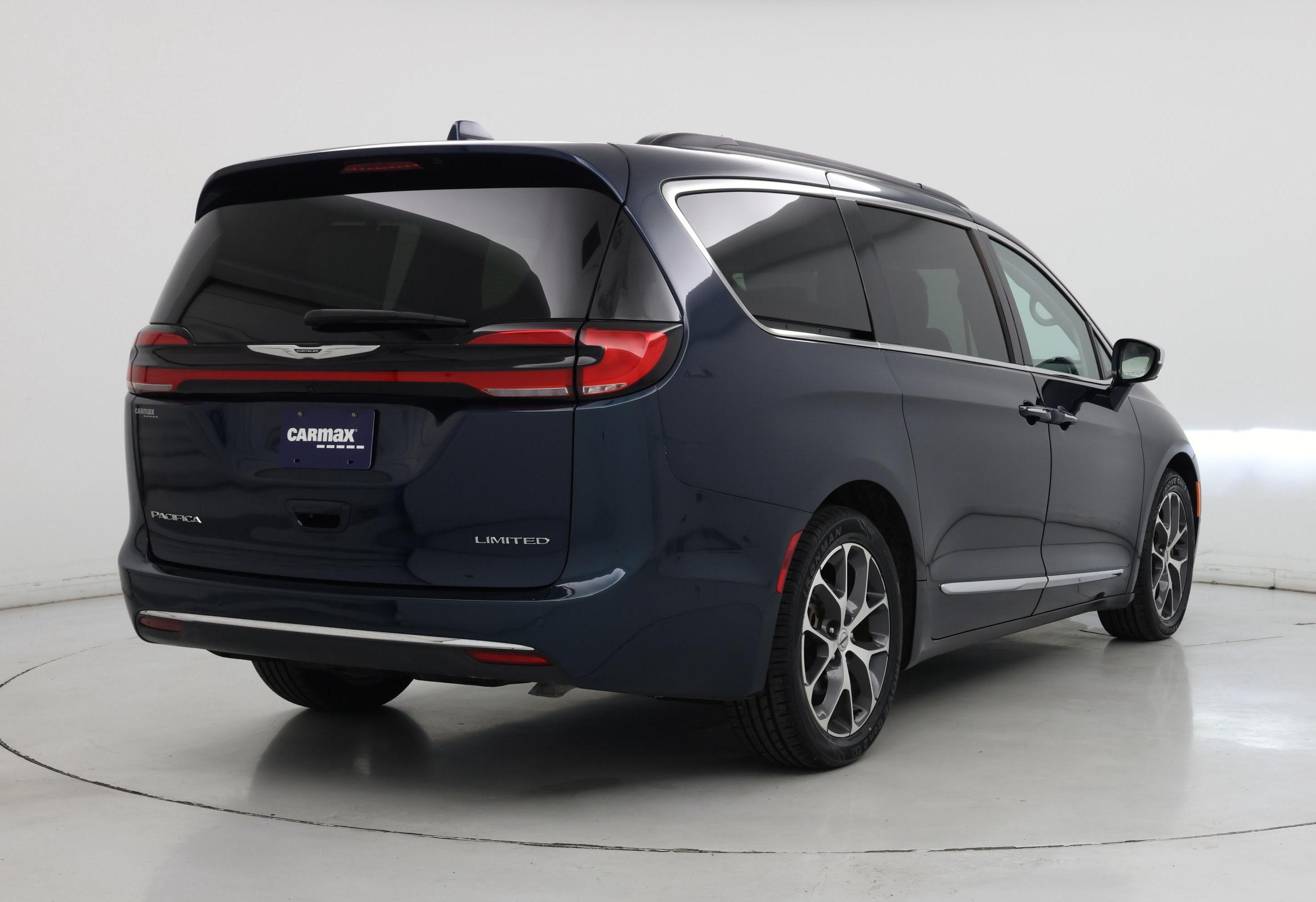 Thumbnail: 2022 Chrysler Pacifica - 8